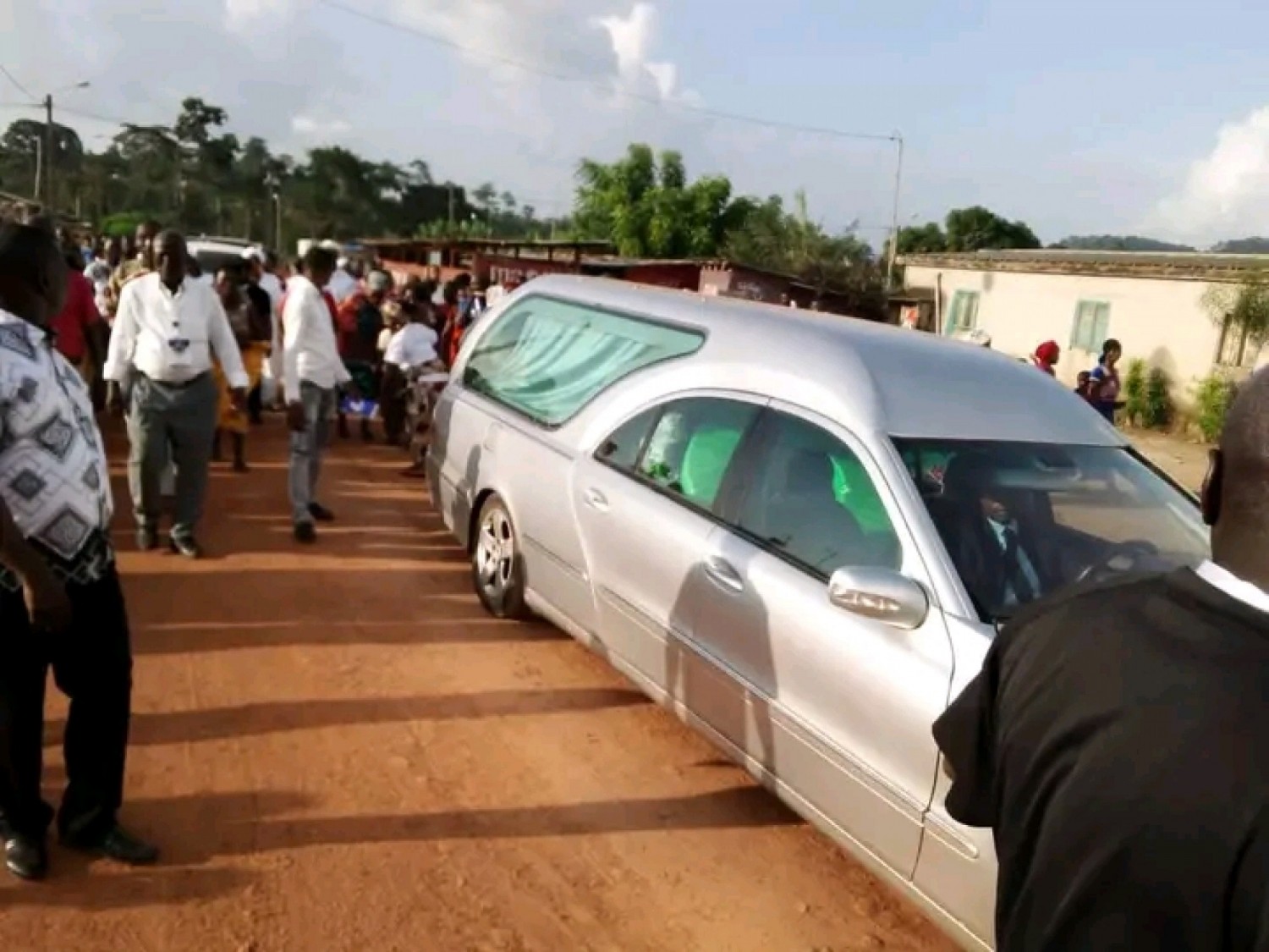 Côte d'Ivoire : Pouvoir et opposition réunis à Gagnoa pour l'inhumation de la mère de Maurice Kakou Guikahué