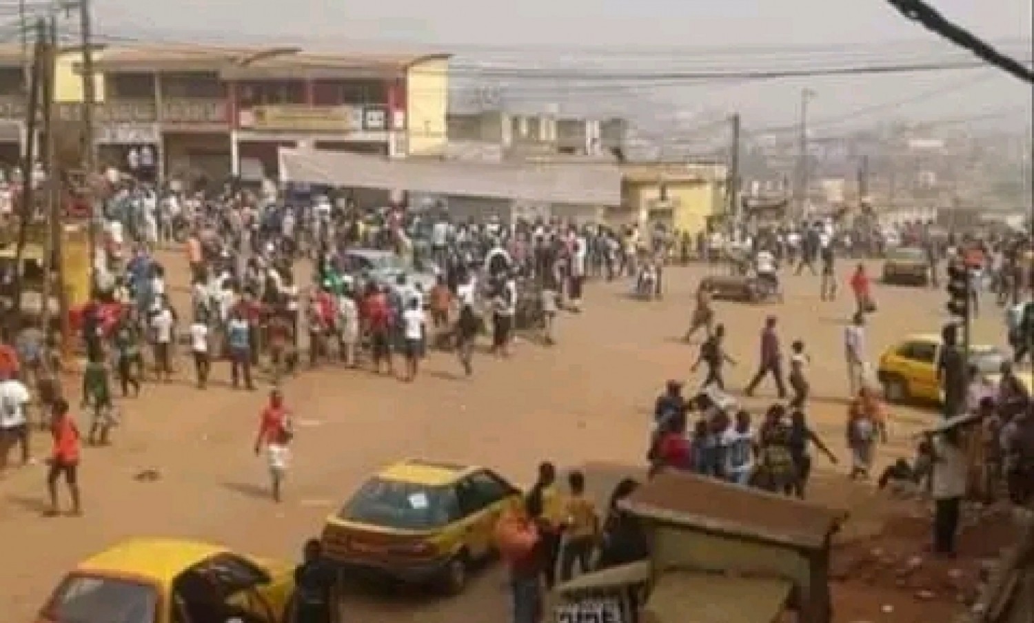 Cameroun : Les autorités  enquêtent après l'explosion d'une bombe artisanale dans un marché de Yaoundé