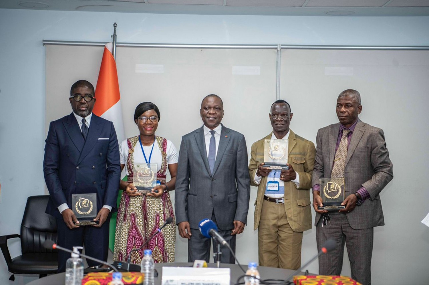 Côte d'Ivoire : Secteur du Transport, les derniers lauréats du Prix d'Excellence 2021 ont reçu leurs récompenses des mains du Ministre Amadou Koné