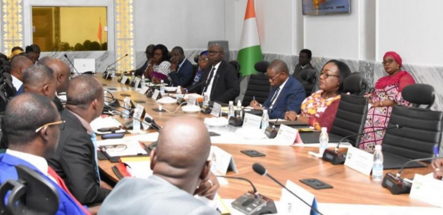 Côte d'Ivoire : Discussions entre le gouvernement et les syndicats vers une augmentation générale du salaire des fonctionnaires ?