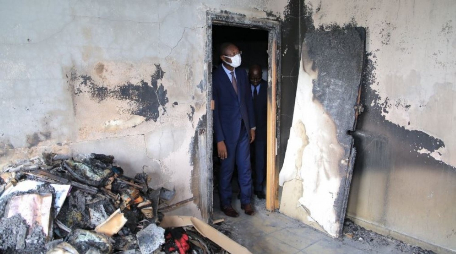Côte d'Ivoire : Incendie survenu au 2e étage de la tour E, Moussa Sanogo constate que c'est un bureau ne contenant pas de documents sensibles qui a été calciné