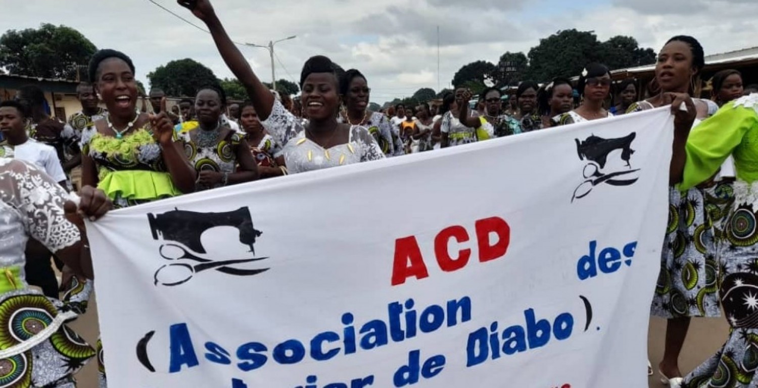 Côte d'Ivoire : Unis, les couturiers de Diabo présentent leur association au maire Koumoin René