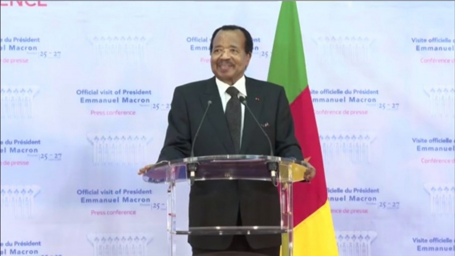 Cameroun : Visite de Macron, faute d'oreillette , Biya affiche publiquement des difficultés auditives