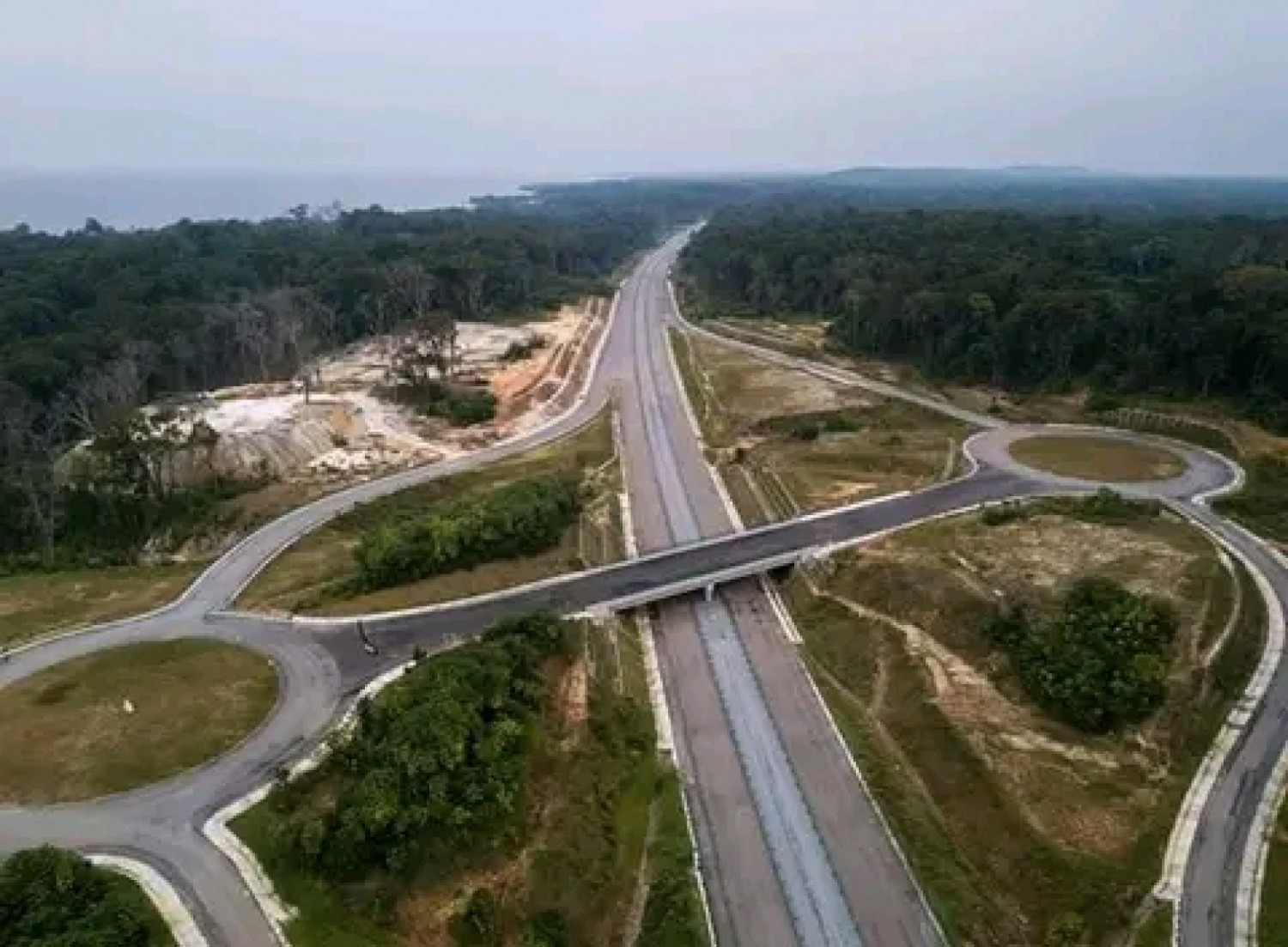 Cameroun :  Inauguration de la première autoroute à péage réalisée avec la Chine, entre 600 et 5600 Fcfa pour 38,5 KM