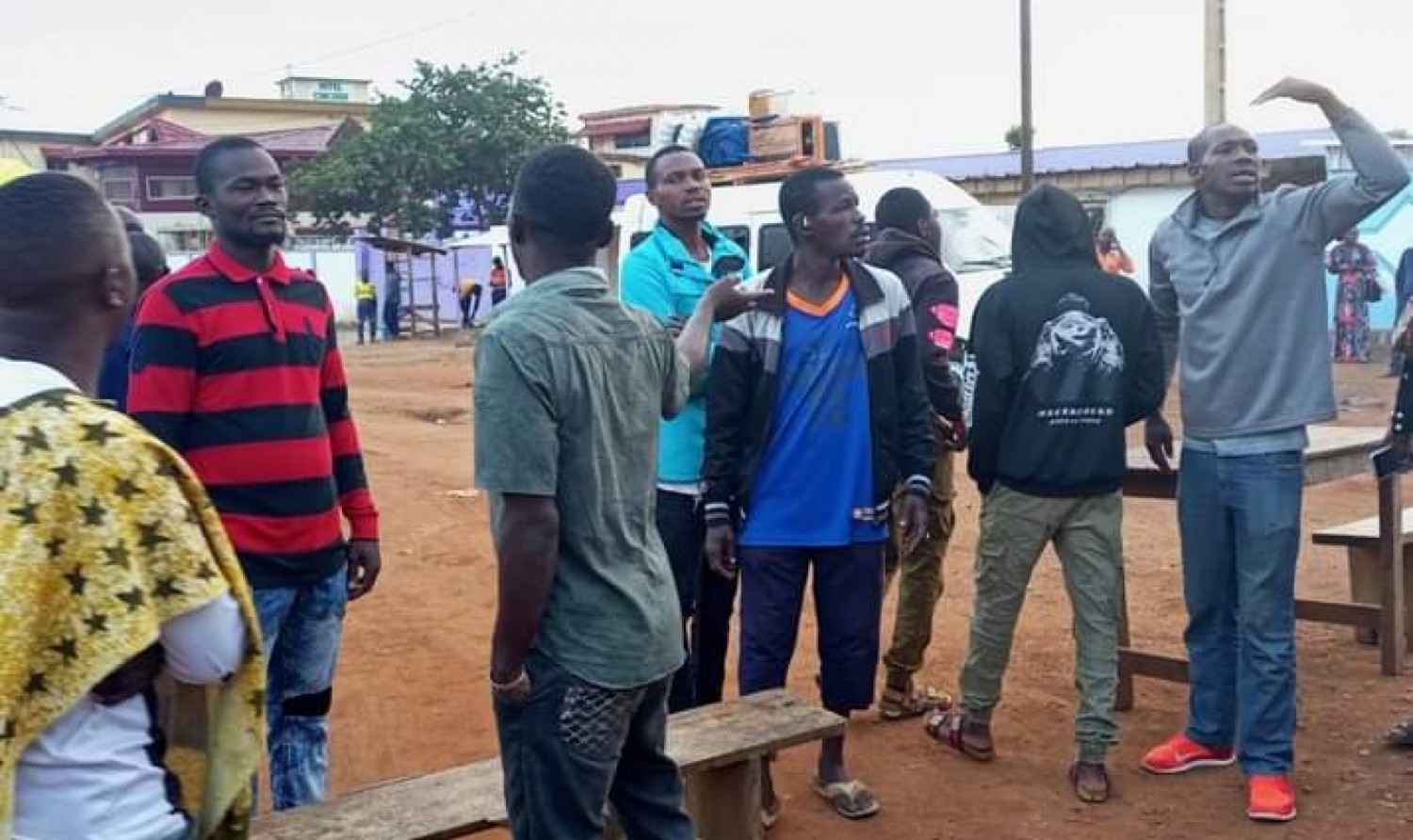 Côte d'Ivoire : Oumé, laissés pour compte lors des recrutements lancés par des sociétés d'exploitation minière, des jeunes barricadent les voies