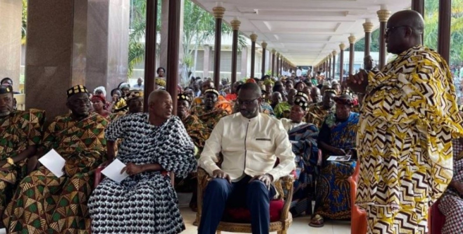 Côte d'Ivoire : Tidjane Thiam reçu par les chefs coutumiers Baoulés à Yamoussoukro en tant que prince Akouê