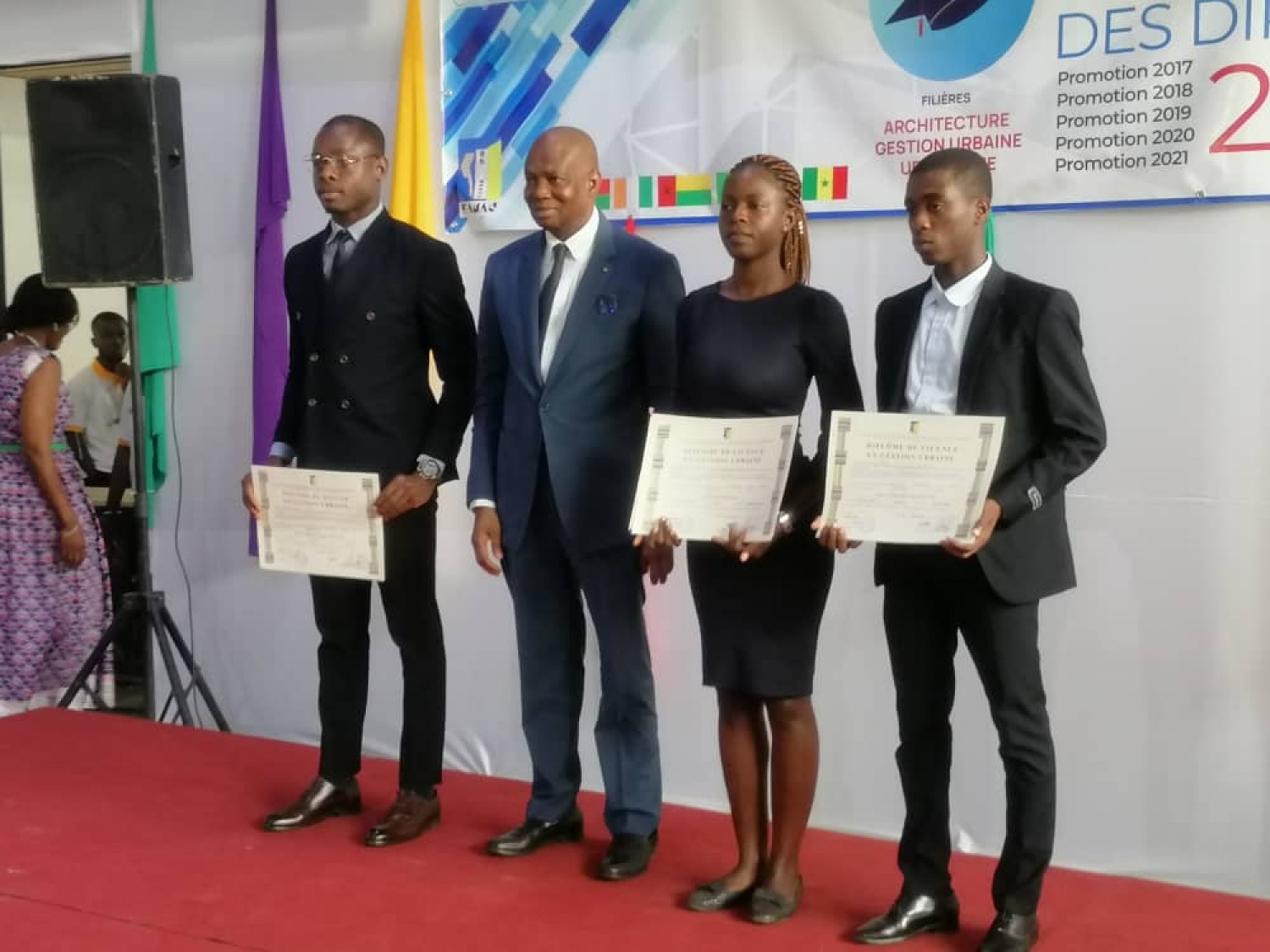 Côte d'Ivoire :    123 diplômés ivoiriens formés en architecture et en urbanisme au Togo ont reçu leur diplôme à Abidjan