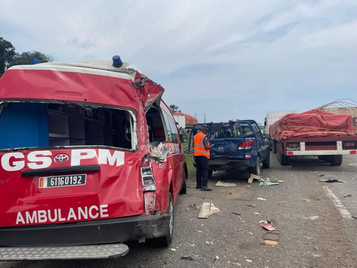 Côte d'Ivoire : Un camion  percute un engin du GSPM  lancé pour un accident qui à son tour s'encastre dans un véhicule de gendarmerie venu pour le constat