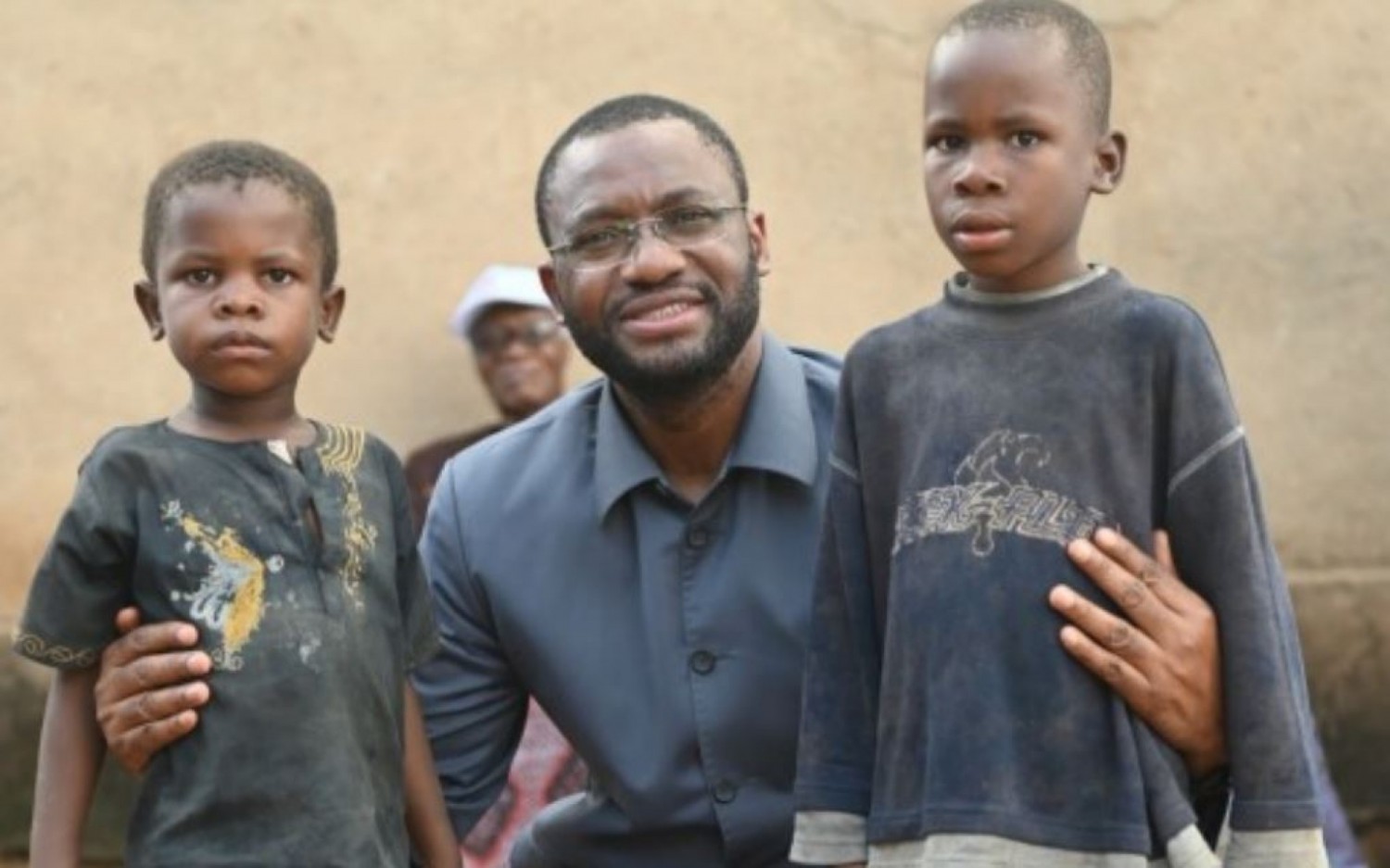 Côte d'Ivoire : Béoumi, Ouattara vient au  secours d'une famille dont leurs deux enfants sont  atteints d'hernies, selon son Ministre Sidi Touré