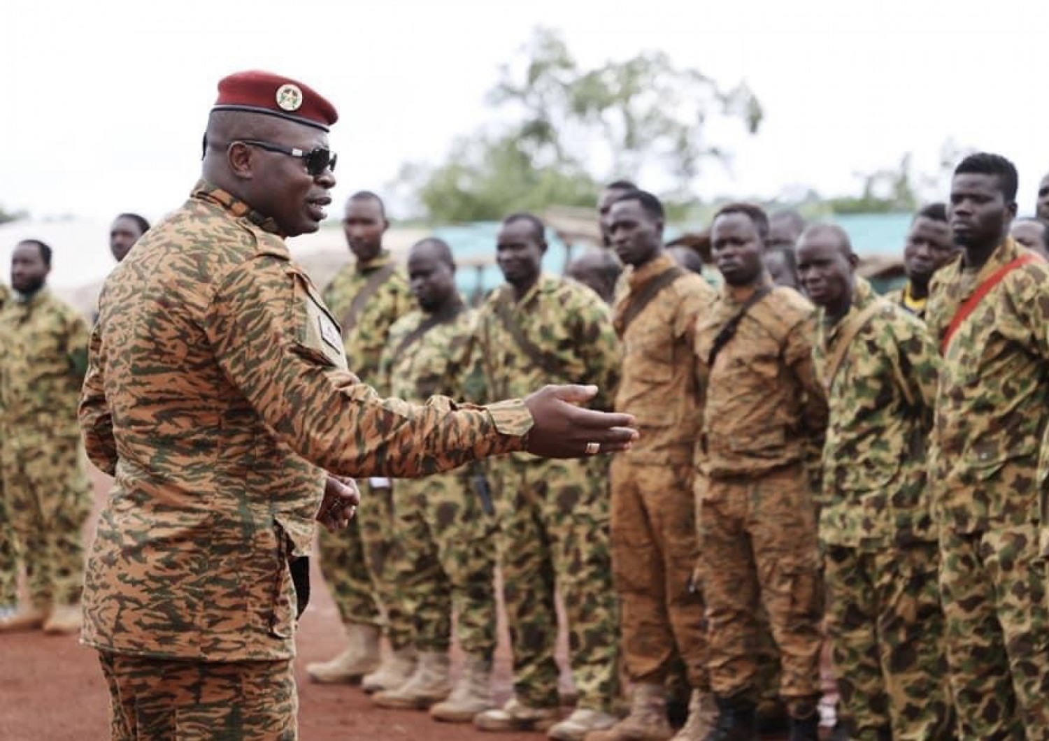 Burkina Faso : Le président Damiba salué la mémoire des 35 victimes de l'attaque d'un convoi