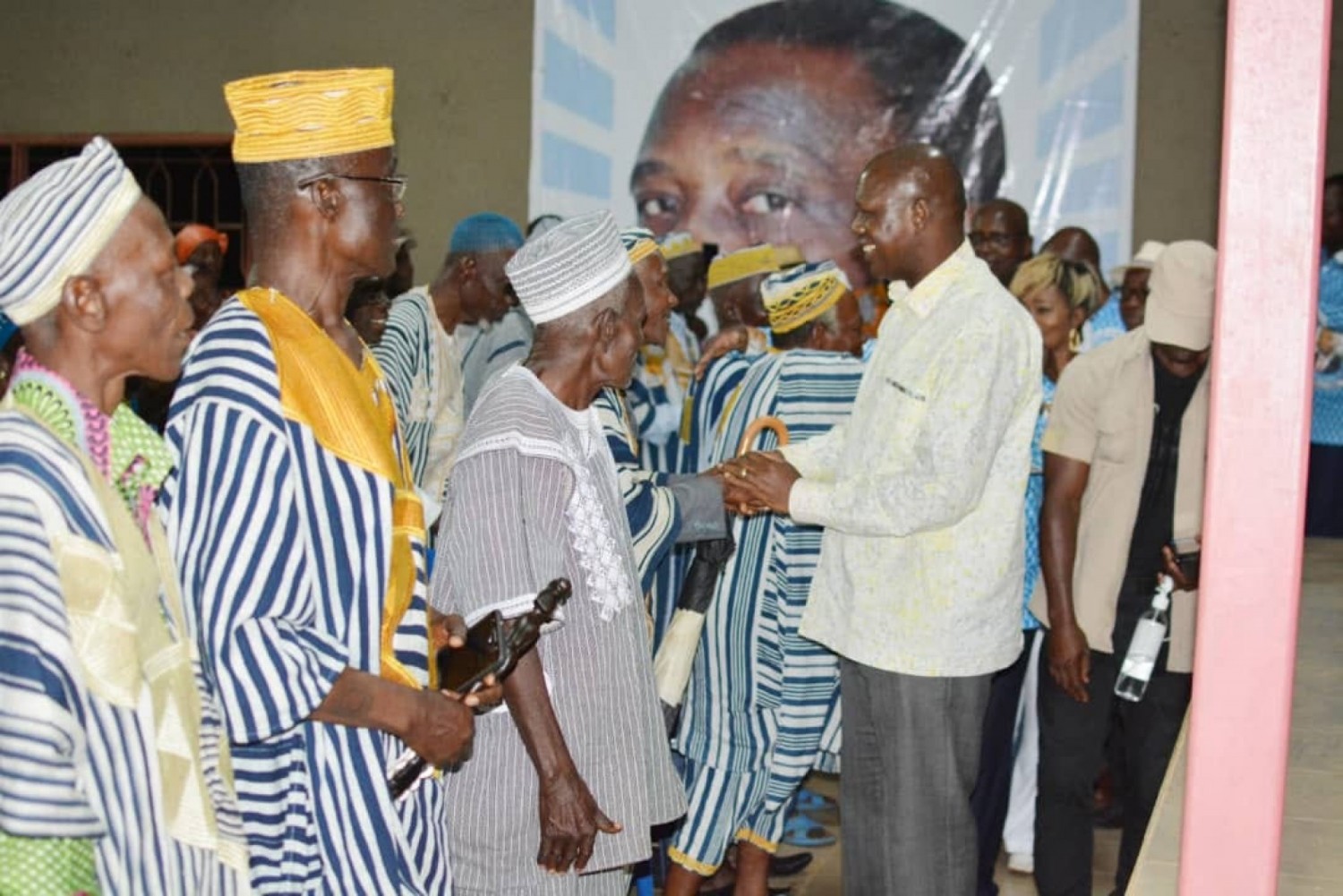 Côte d'Ivoire : Après son retour au RHDP, Mabri accueilli dans la ferveur par ses parents et les militants de l'UDPCI dans le Tonpki