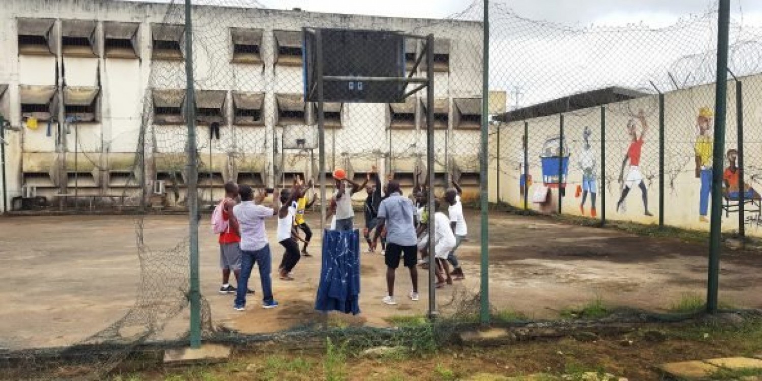 Côte d'Ivoire :   Grâce présidentielle au profit des condamnés pour des infractions mineurs, en attendant leur libération, un prisonnier bénéficiaire serait décédé à la MACA