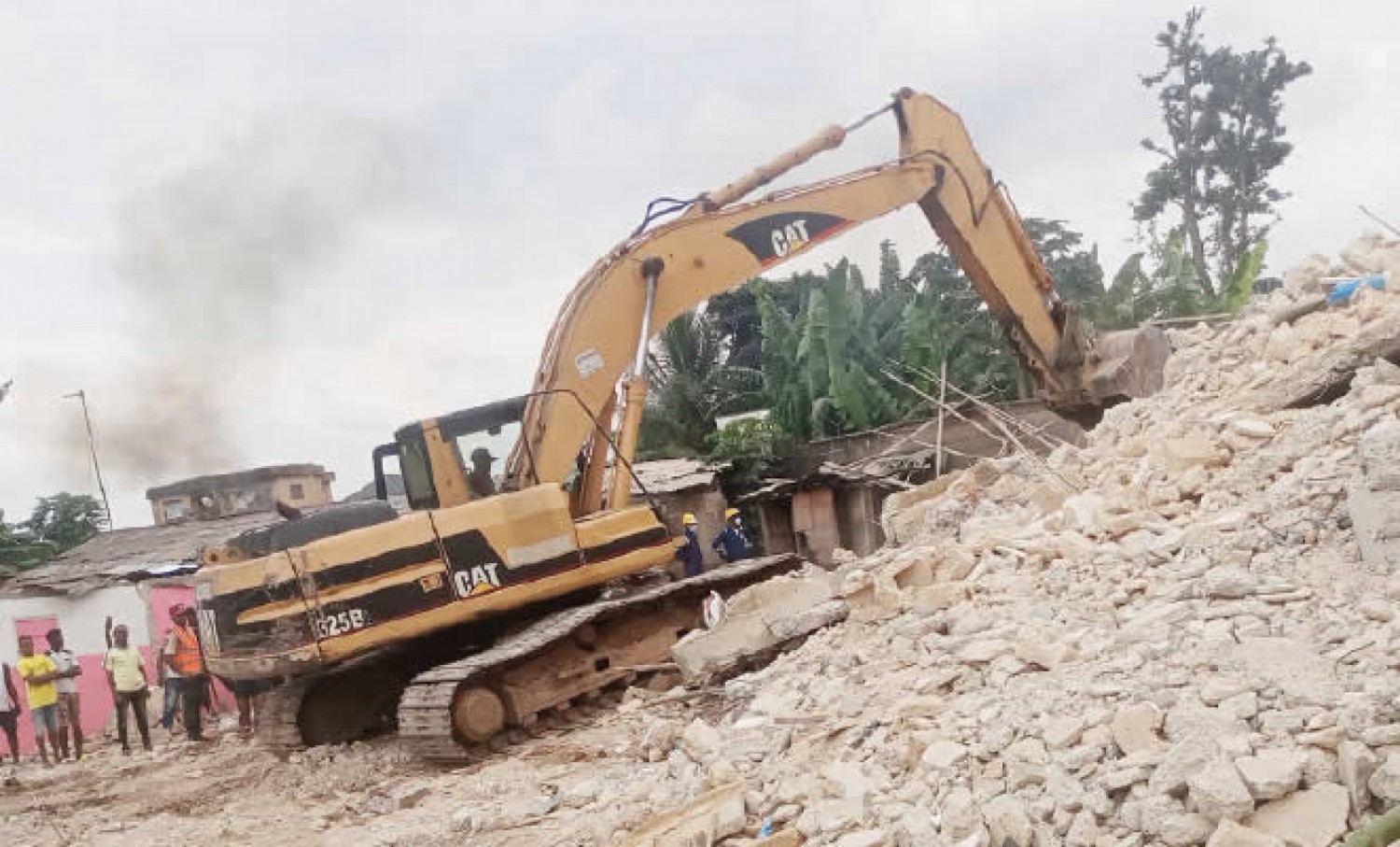 Nigeria : Deux morts dans l'effondrement d'un immeuble en construction, des personnes piégées sous les décombres