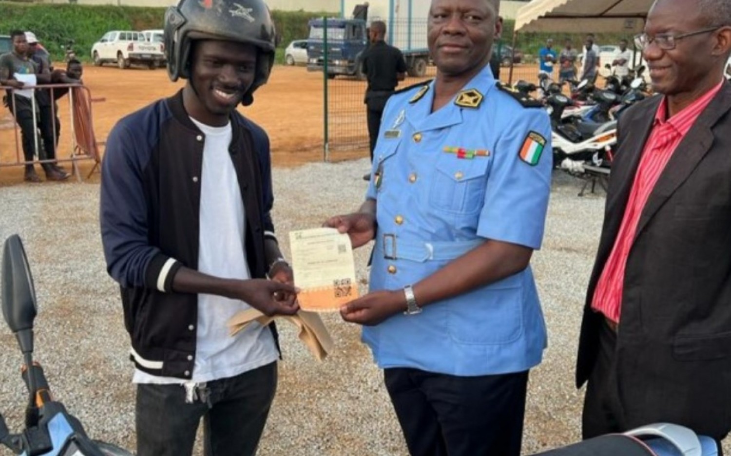 Côte d'Ivoire : Démarrage à Abidjan  de l'opération de pose de plaque et remise de carte grise au profit des engins à 02 et 03 roues
