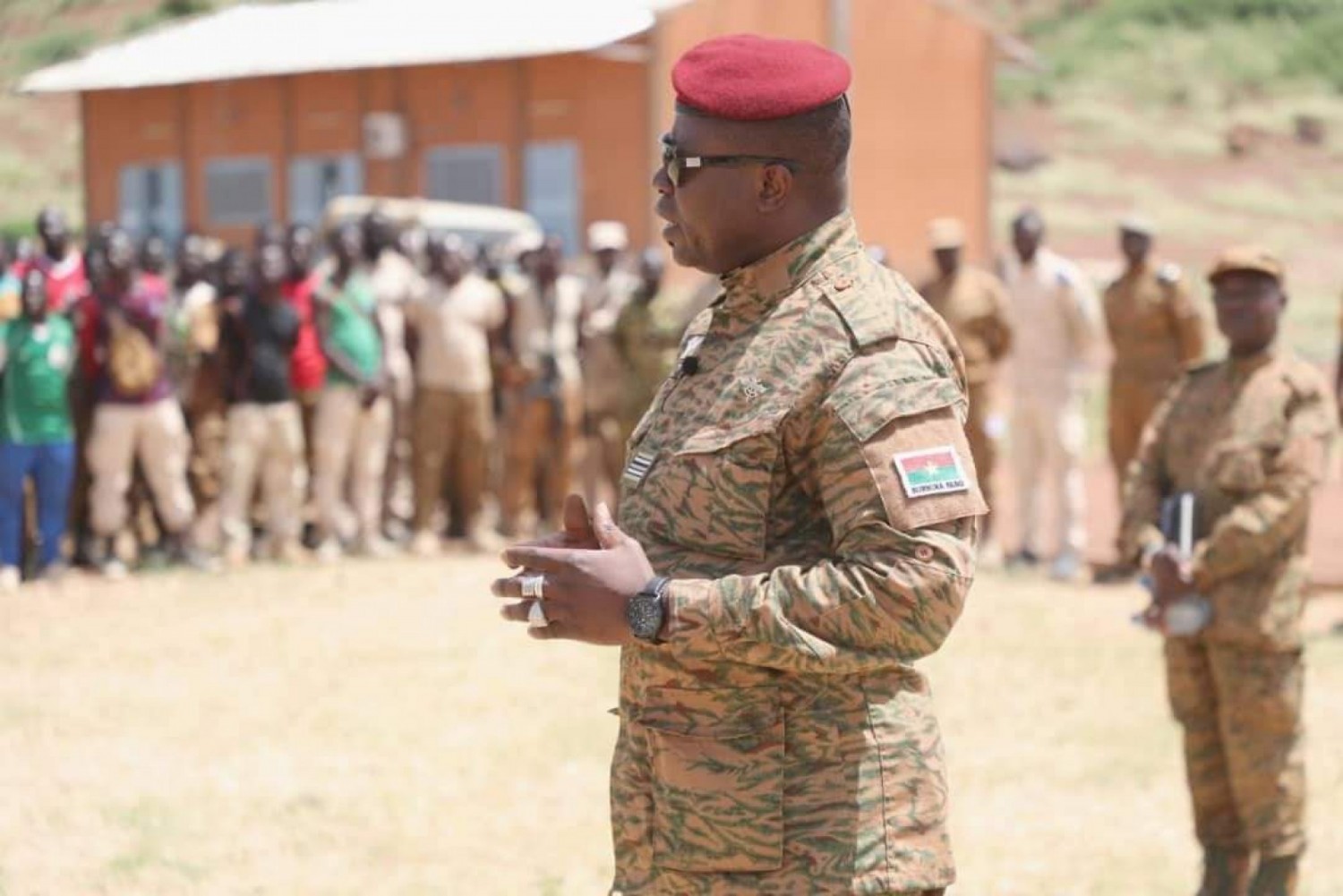 Burkina Faso : Le colonel Damiba dément s'être réfugié dans une base française et appelle au calme