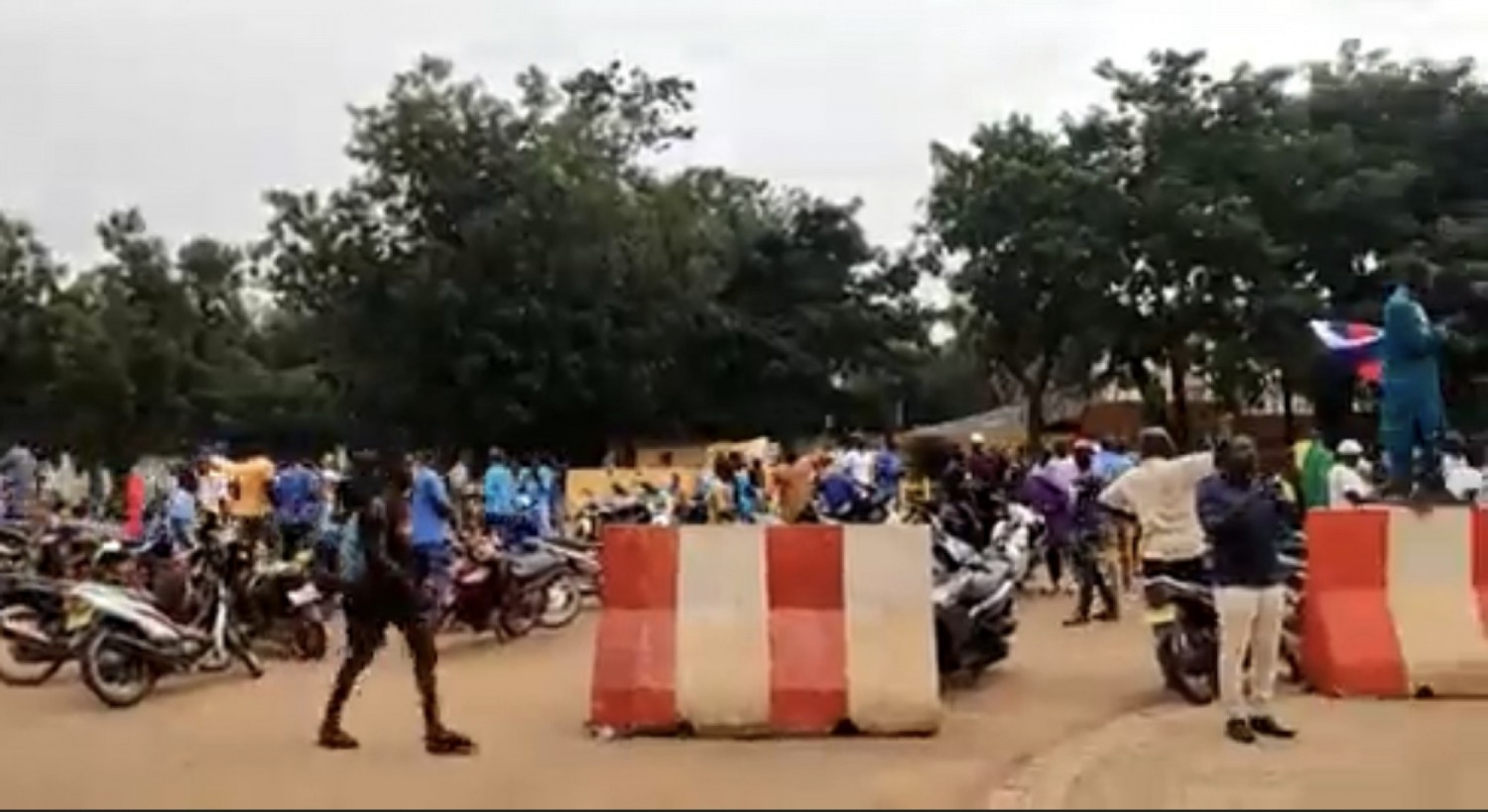 Burkina Faso : Nouvelle manifestation devant la télévision en soutien au capitaine Traoré