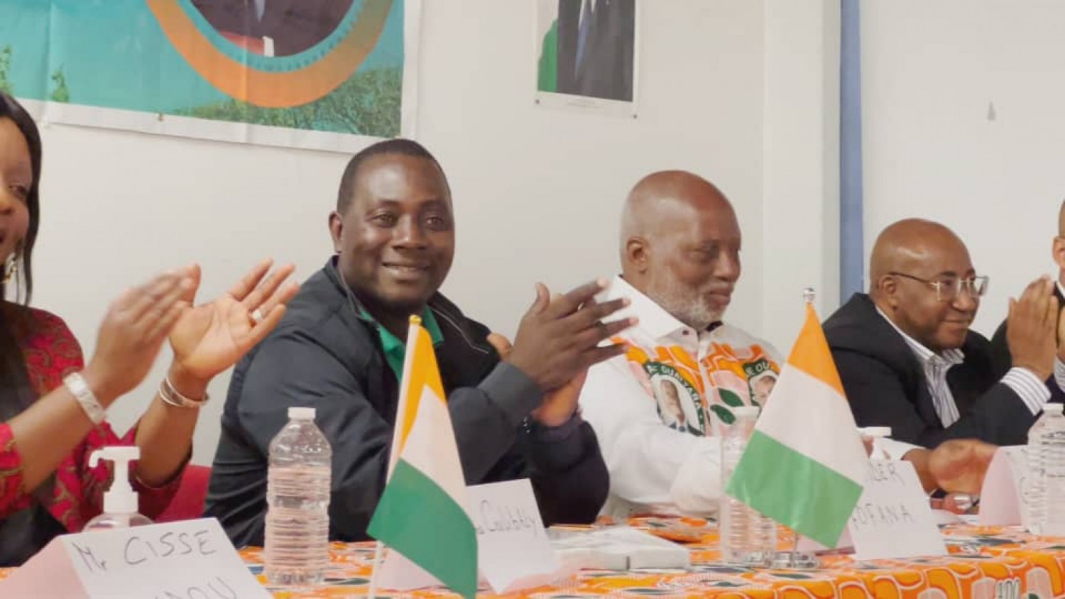 Côte d'Ivoire : Présidentielle 2025, depuis Paris des jeunes du RHDP lancent un appel à Alassane Ouattara pour un « 2e mandat de la 3e République »