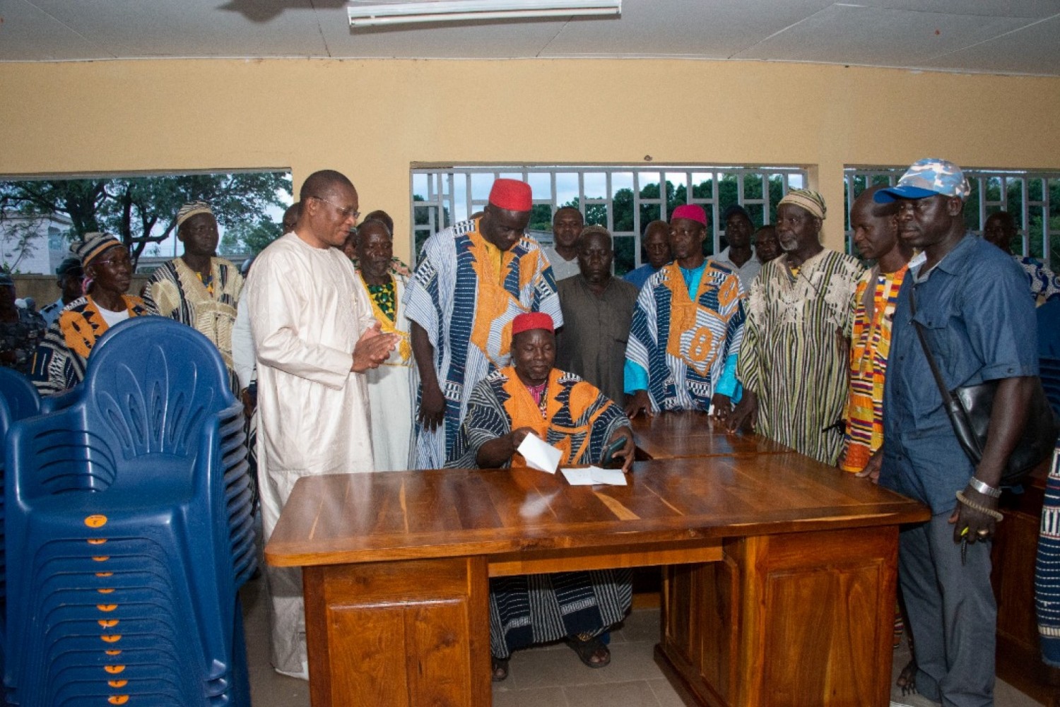Côte d'Ivoire : Kouto, après avoir équipé la maison des chefs traditionnels, Bruno Koné leur rappelle la vision de Ouattara qui est de faire des instruments de développement local