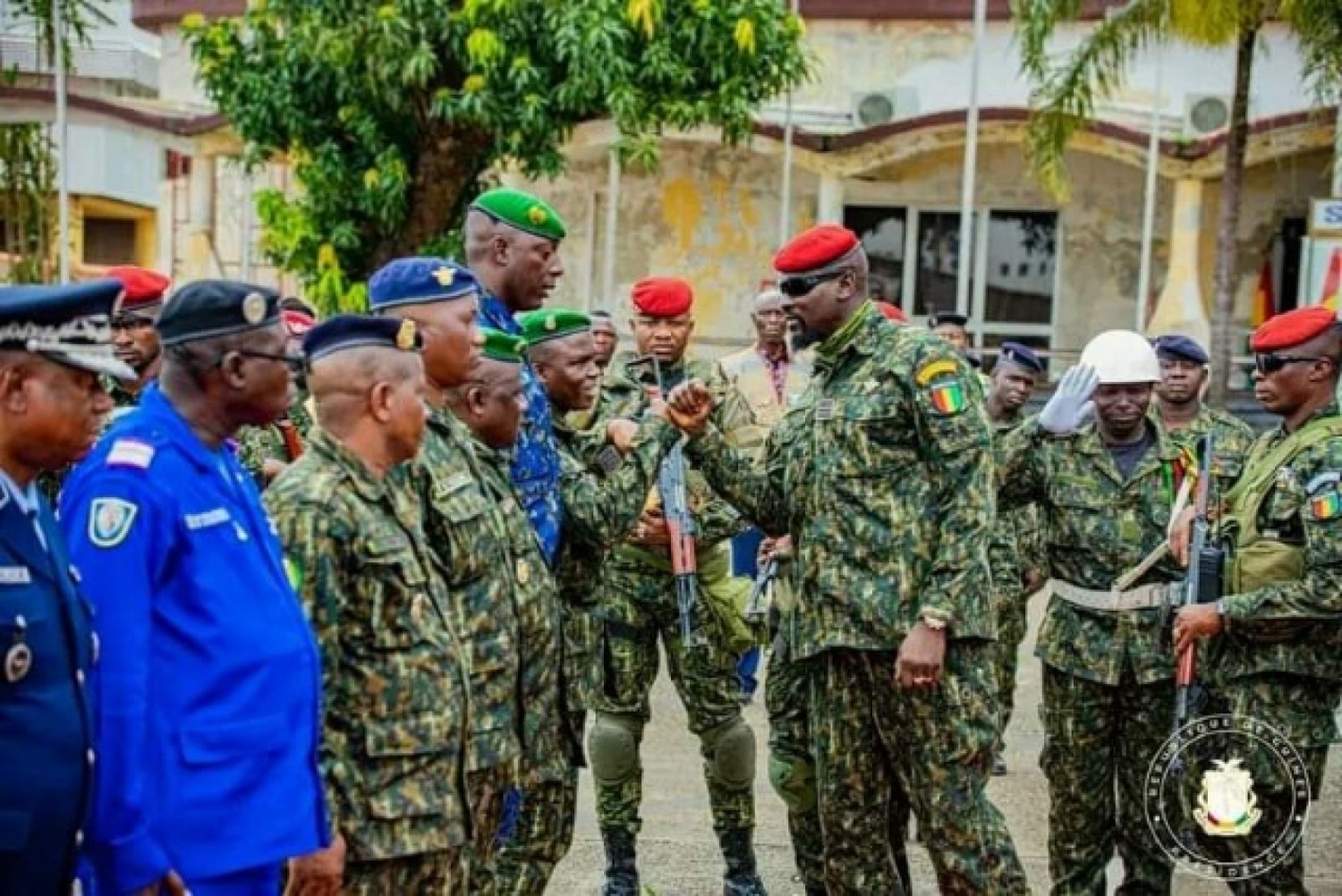 Guinée : Doumbouya envoie plus d'une centaine d'officiers de l'armée à la retraite