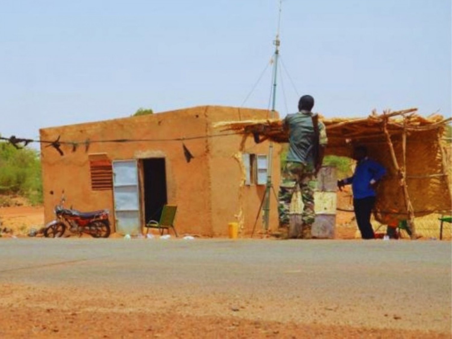 Niger : Deux policiers tués dans une attaque terroriste près du Burkina, sept assaillants abattus