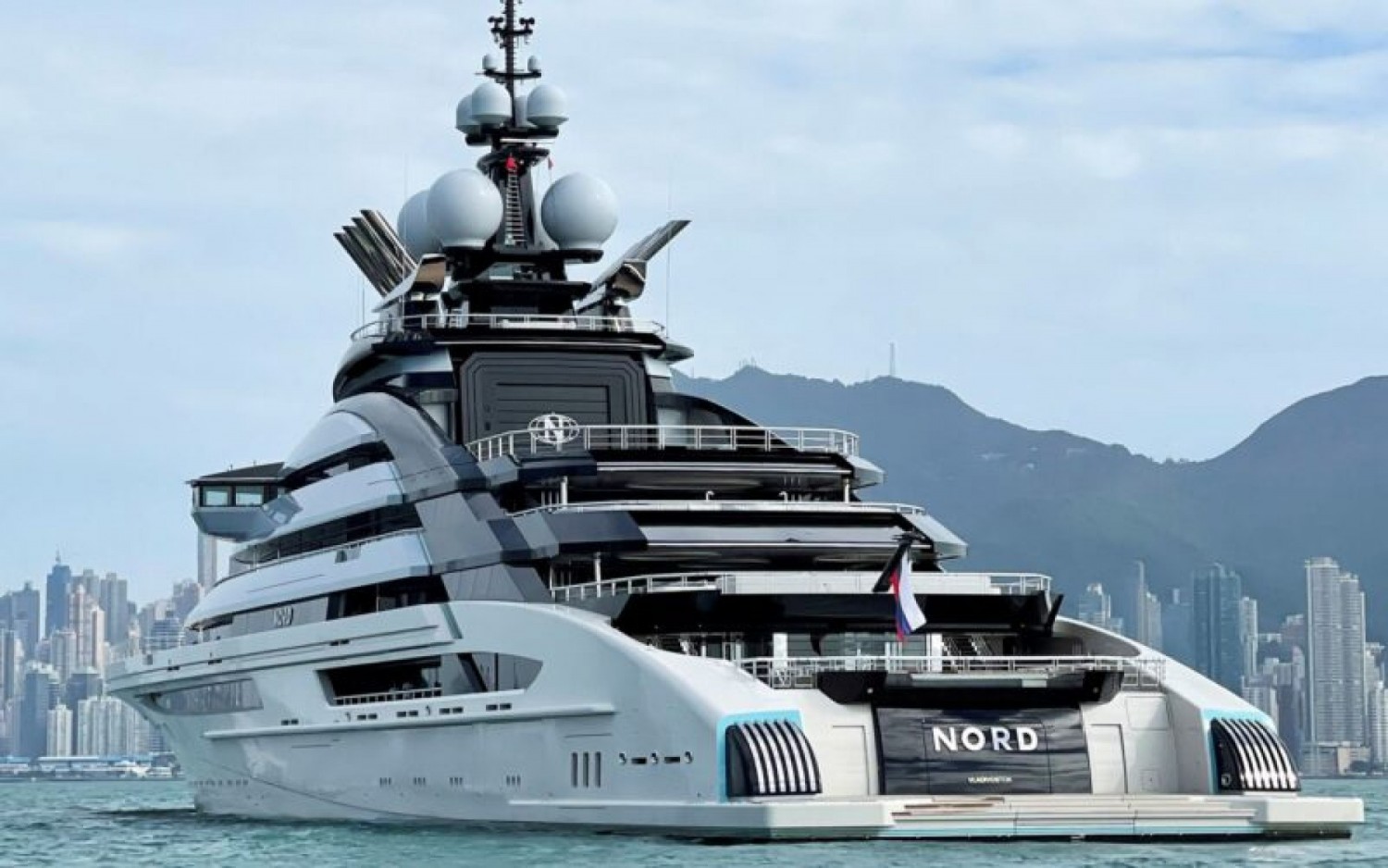 Afrique du Sud: Pretoria autorise le superyacht d'un oligarque russe proche de Poutine  à accoster au Cap