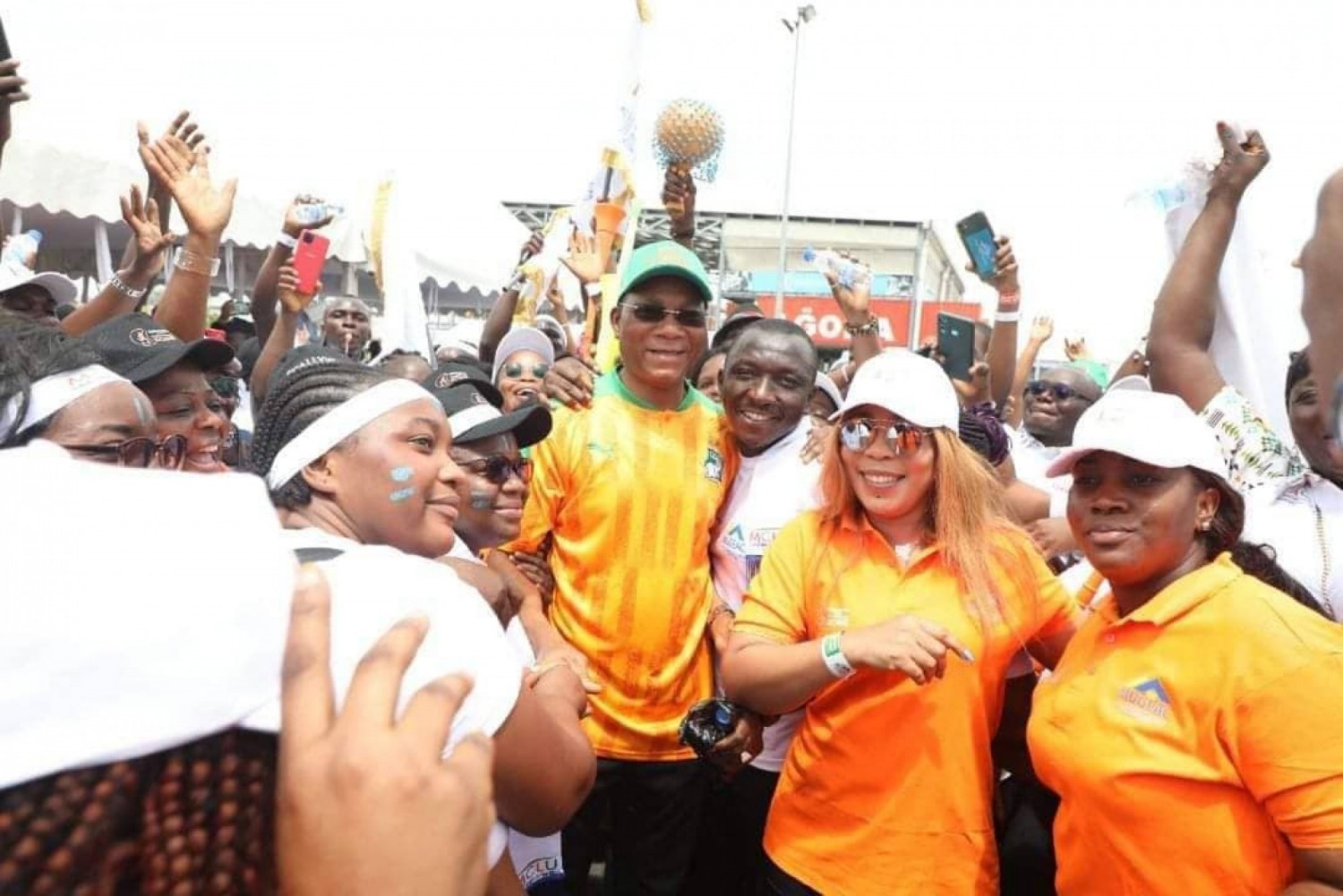 Côte d'Ivoire : 2e édition du tournoi des agents du ministère de la construction, cohésion parfaite à Koumassi avec plusieurs lots remportés lors d'une tombola, dont une villa de 45 millions