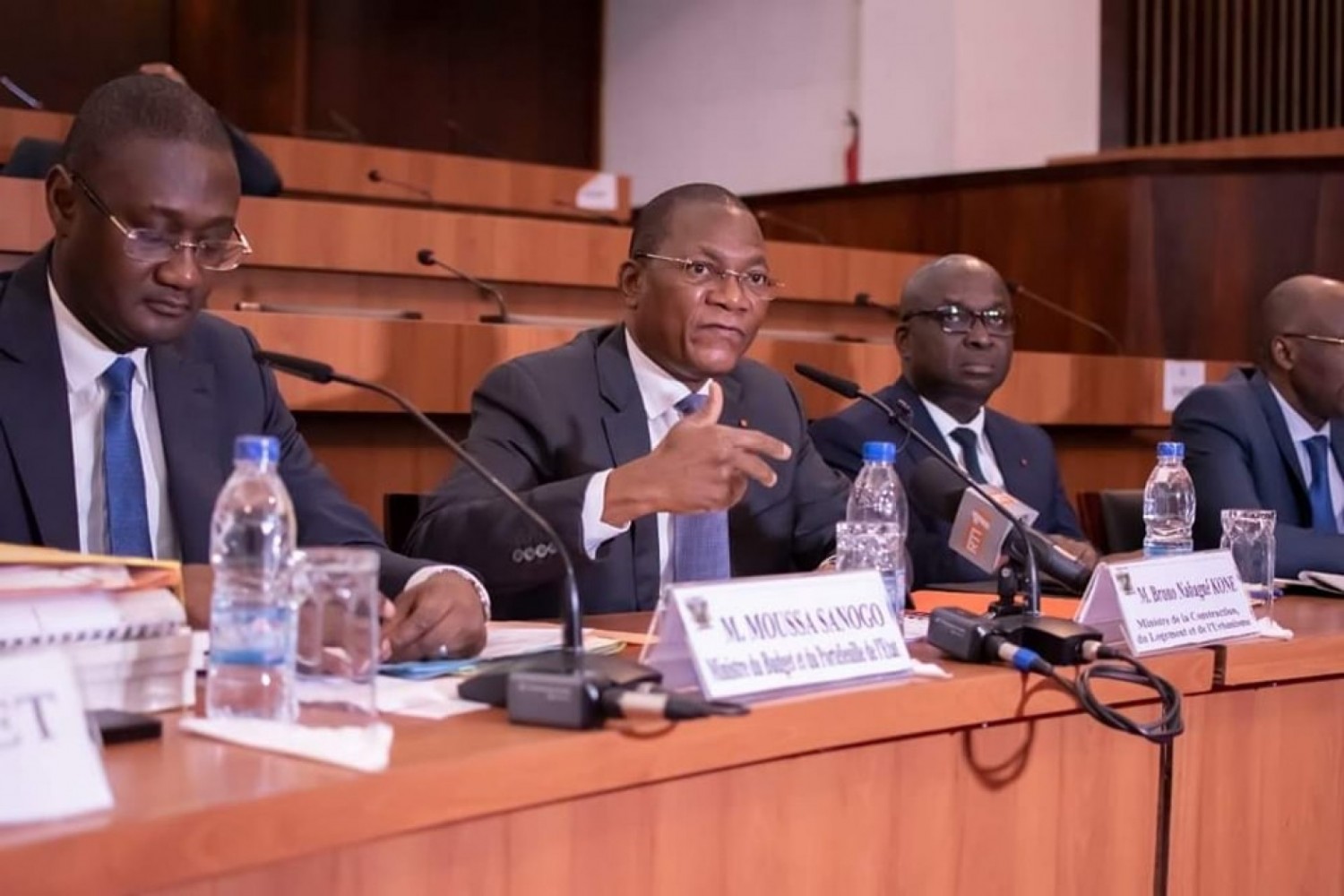 Côte d'Ivoire : Aux côtés de Moussa Sanogo, le Ministre Bruno Koné présente et fait adopter en commission le projet loi instituant des taxes parafiscales sur certains matériaux de construction