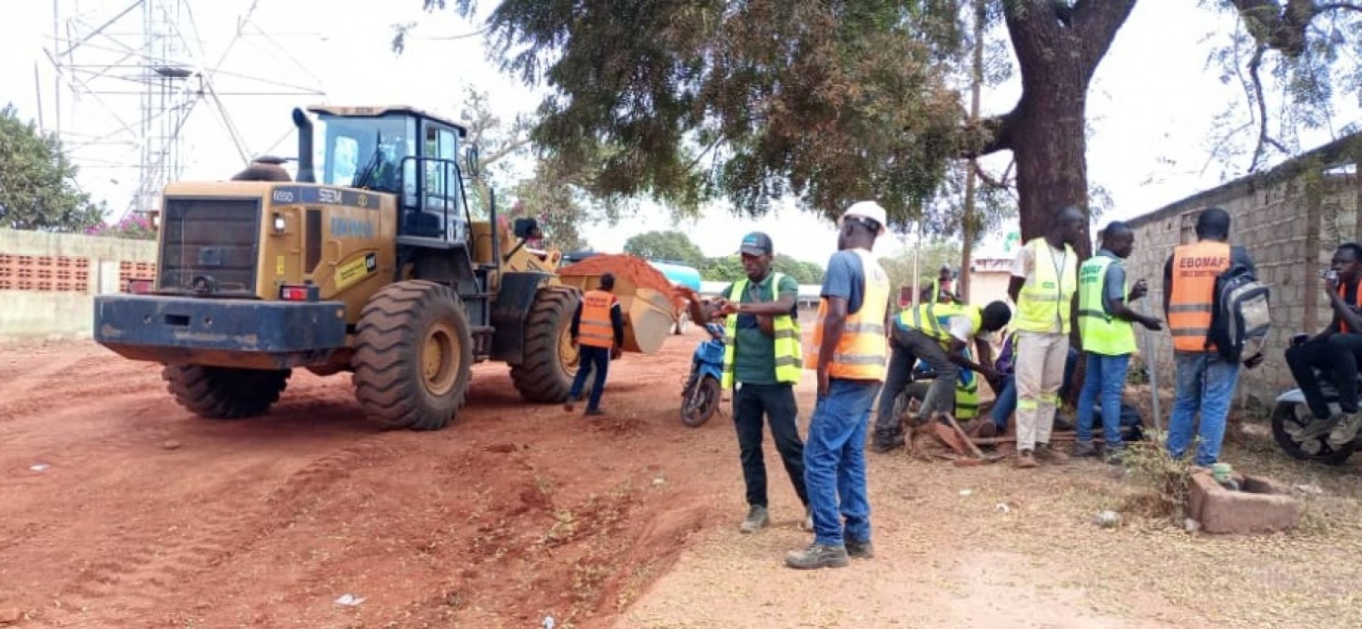 Côte d'Ivoire : Après les manifestations, les travaux de bitumage des voies urbaines de Tengréla ont repris et et devraient  connaître  un coup d'accélérateur