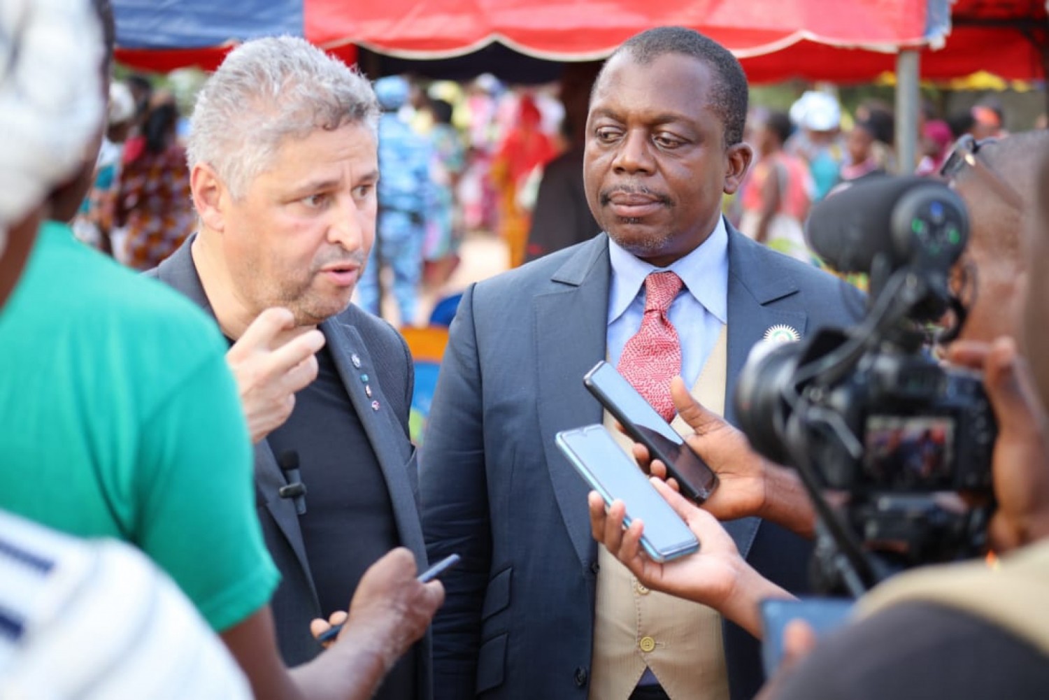 Côte d'Ivoire : Bangolo, un émissaire du prince du Cambodge visite le chantier de l'Ong Bloom