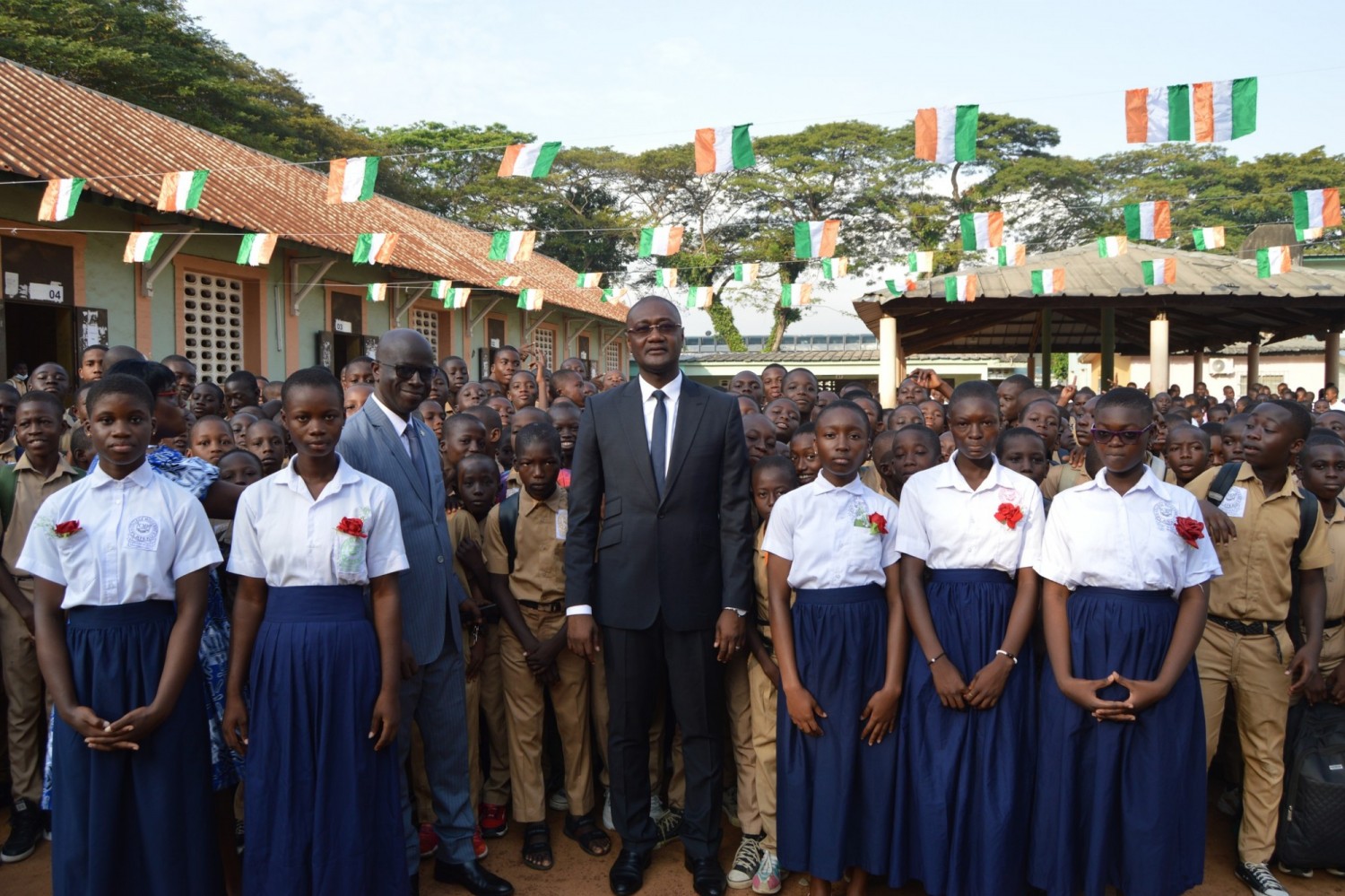 Côte d'Ivoire : Moussa Sanogo sensibilise les élèves du Lycée du Plateau sur les dangers que représentent l'alcool, la cigarette, la drogue et la sexualité précoce