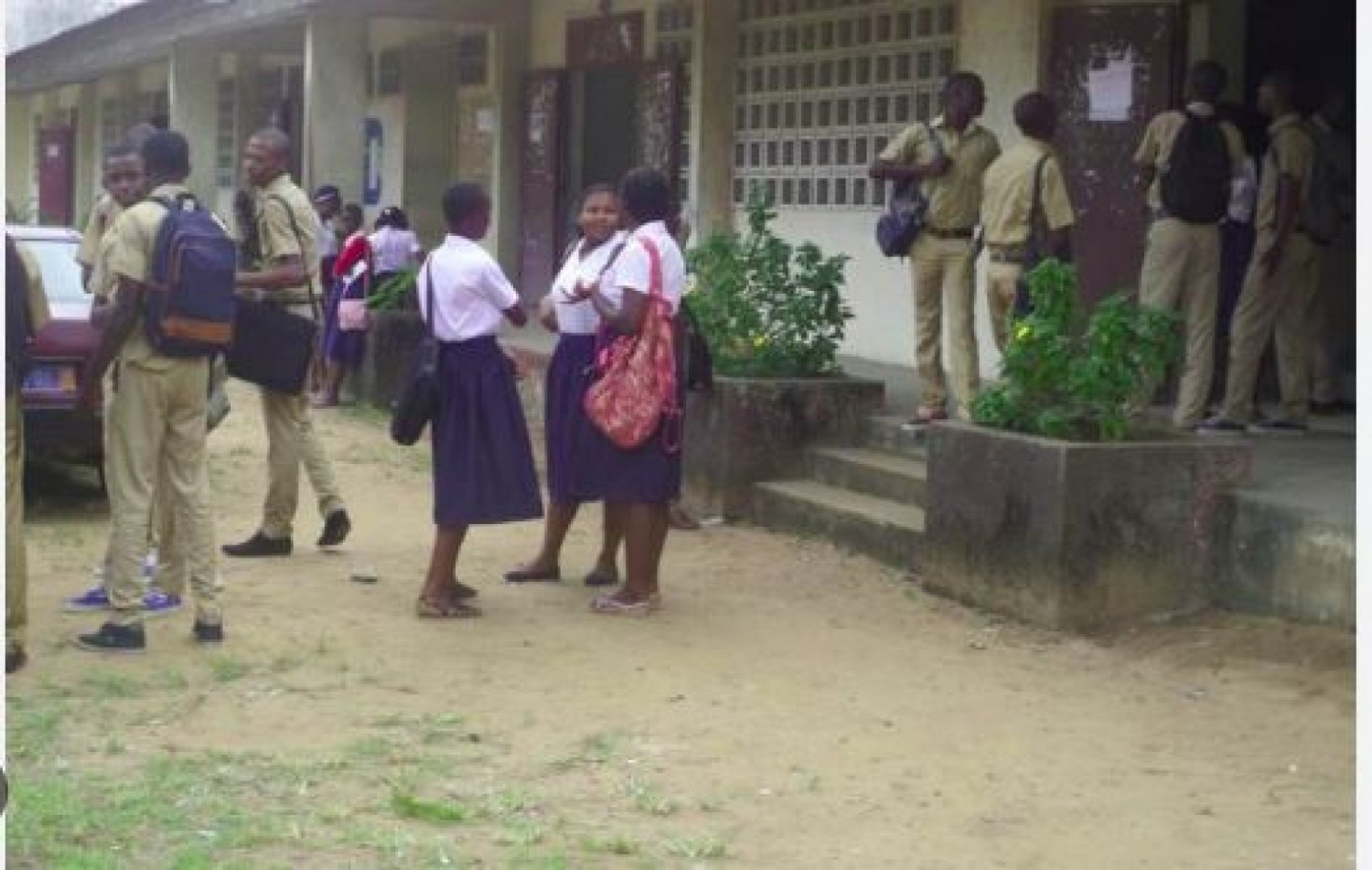 Côte d'Ivoire : Aboisso, une bagarre entre une professeure et une élève entraîne la suspension des cours pour 48 heures