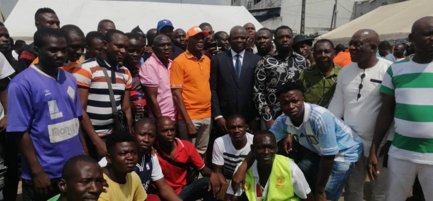 Côte d'Ivoire :  Enrôlement sur la liste électorale, le RHDP sensibilise ses militants dans les gares routières pour une inscription massive sur la liste électorale