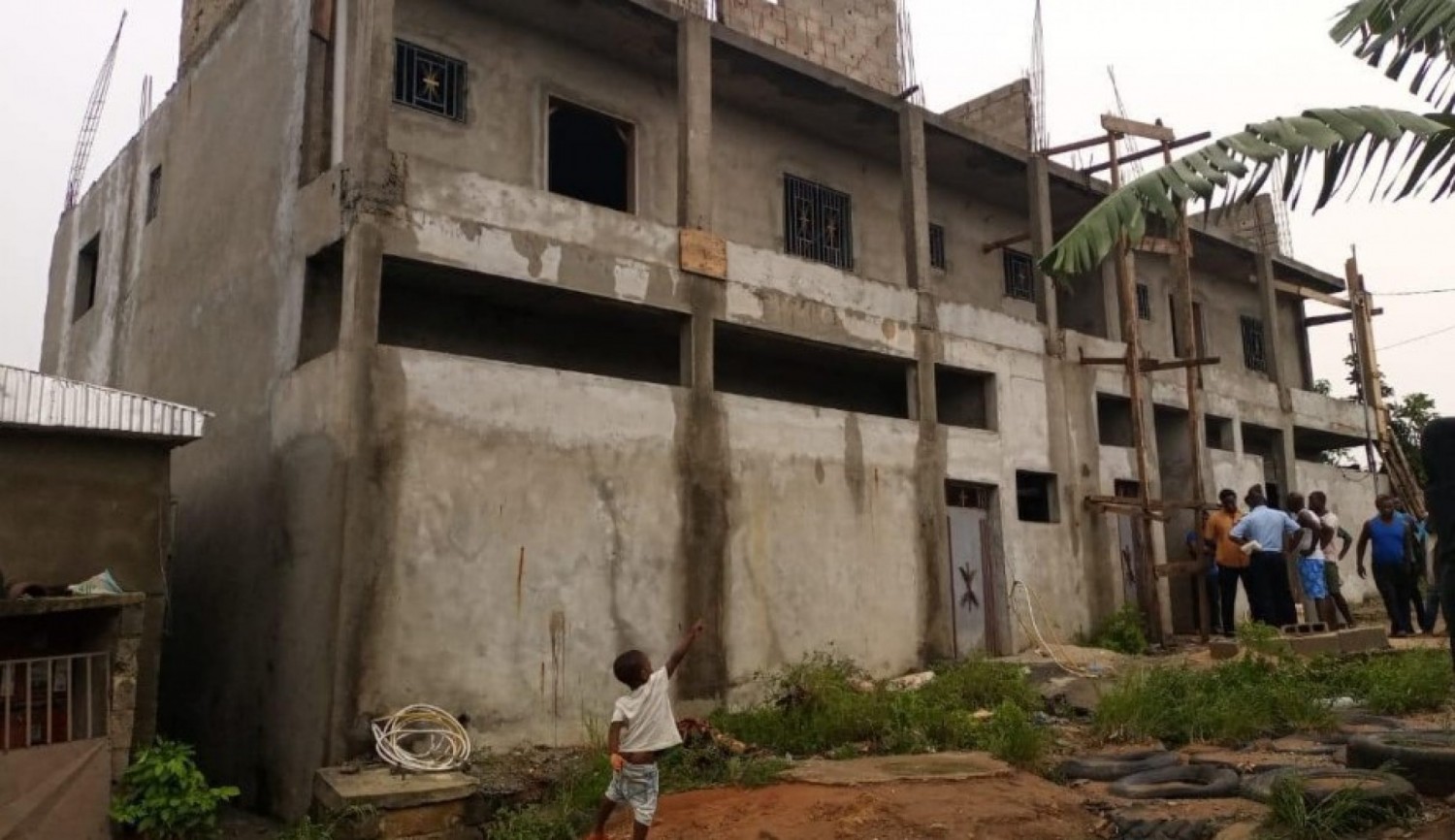 Côte d'Ivoire :  Effondrement  à Abobo ayant occasionné la mort d'un enfant de 6 ans, le propriétaire devant la justice, le CVCI dénonce l'absence des fabricants de matériaux