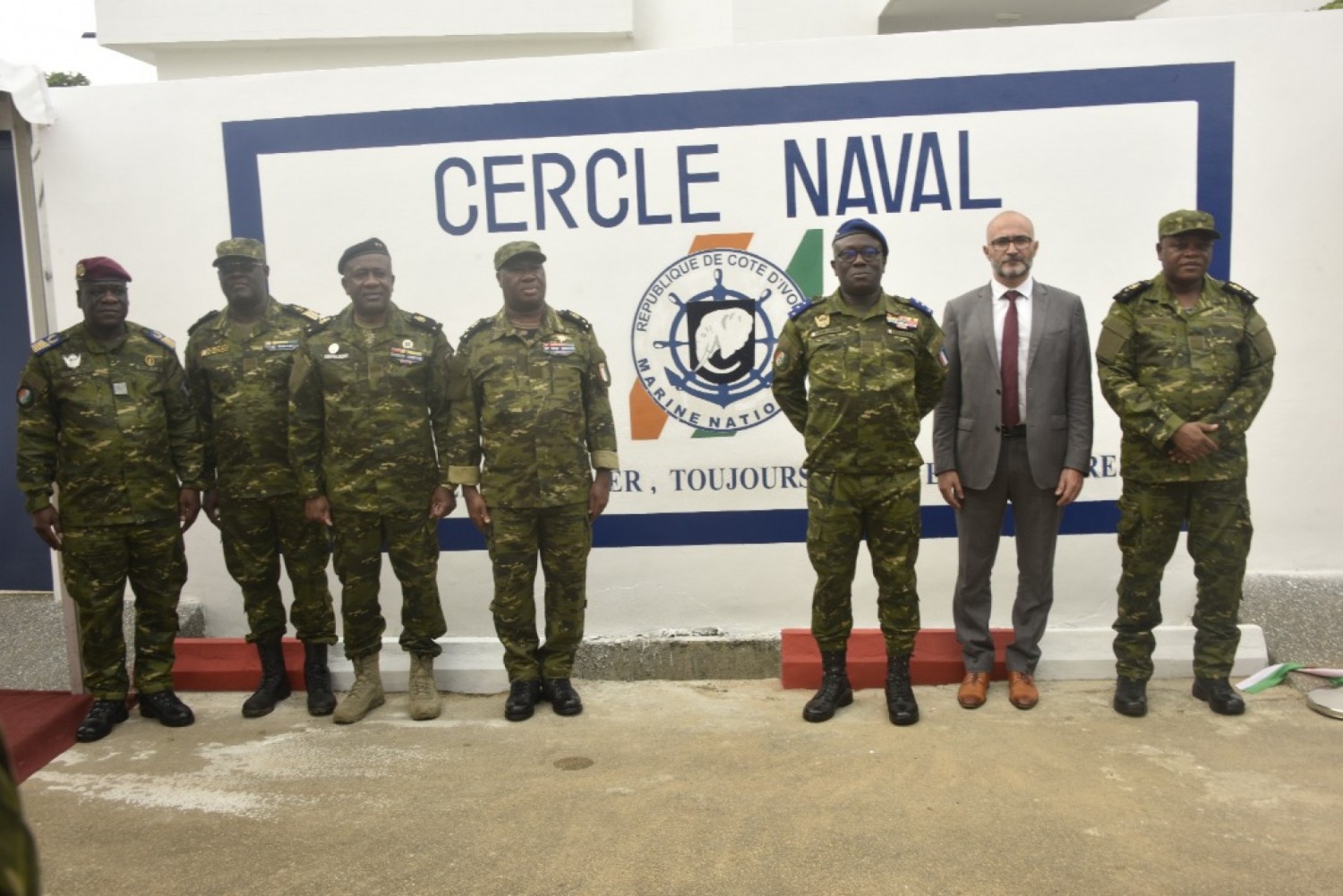 Côte d'Ivoire : Réceptionnant les clés du cercle naval rénové, le Gal Lassina Doumbia assure redonner à la Marine sa renommée  qui la précédait en 80