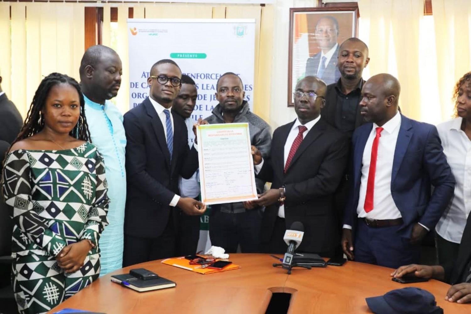 Côte d'Ivoire : Les jeunesses du FPI, RHDP, PPA-CI, COJEP signent une charte et engagent leur responsabilité citoyenne pour un climat de paix