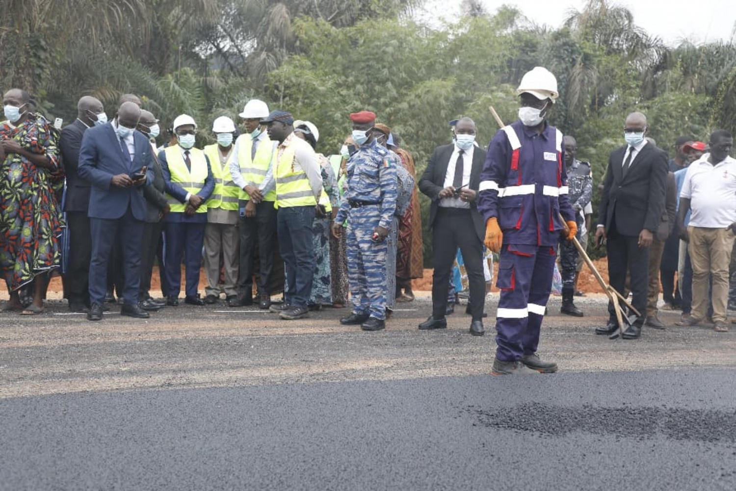 Côte d'Ivoire : Les travaux du  bitumage de l'axe Maféré-Kouaokro d'une distance de 24 km pour un coût total de 17 milliards de FCFA se poursuivent