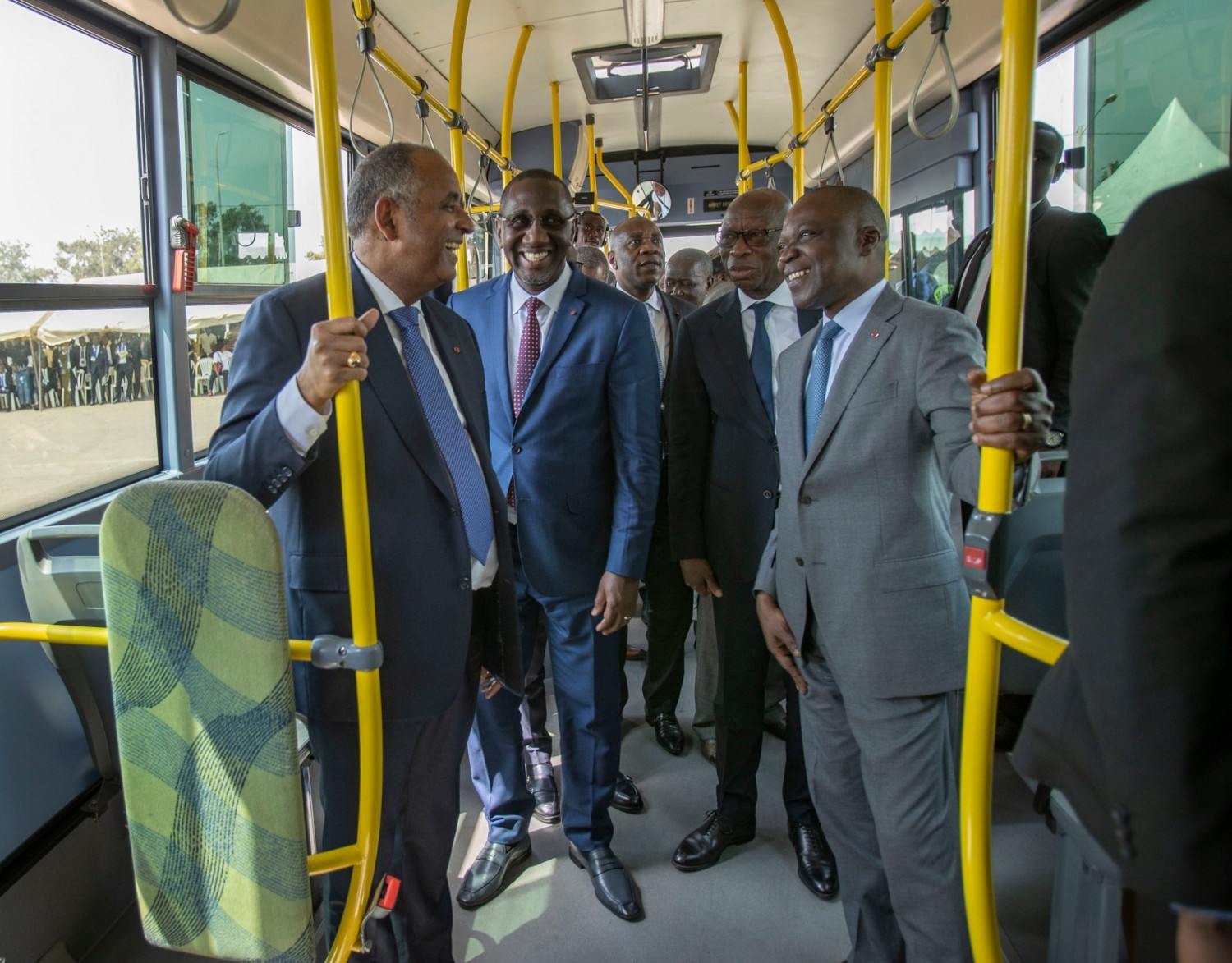Côte d'Ivoire : Achi lance les autobus de la Sotra à Yamoussoukro, 30 bus, 6 lignes à terme et 74 km de desserte, Ouattara offre une semaine de circulation gratuite