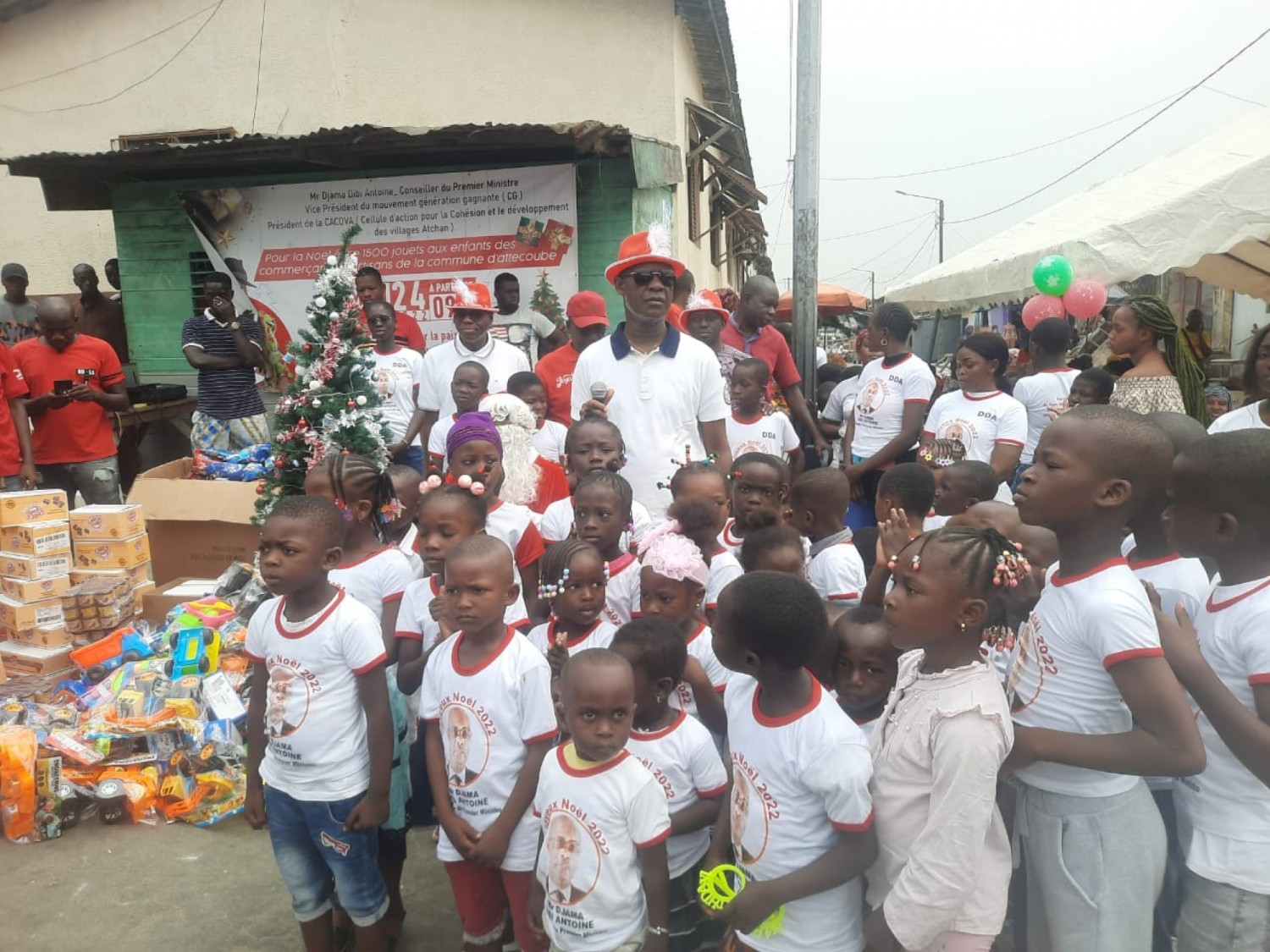 Côte d'Ivoire : Noël 2022, plus de 1500 enfants des commerçants et artisans d'Attécoubé, cadeautés par Antoine Djama