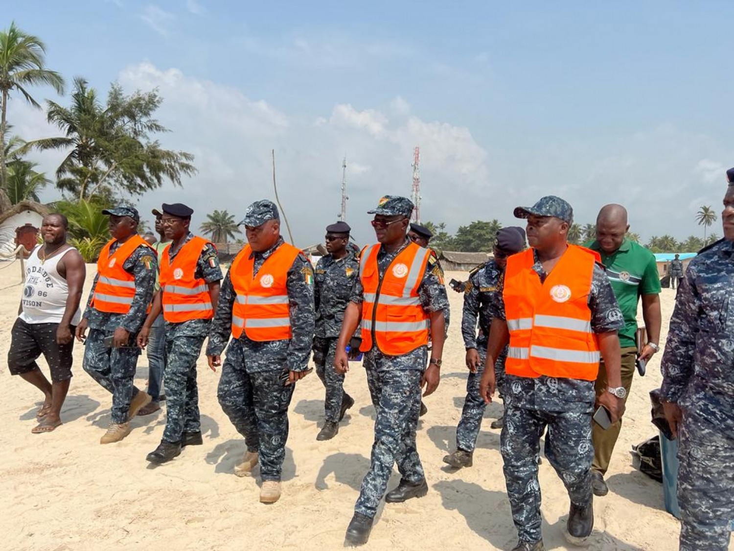 Côte d'Ivoire :  Sécurisation des fêtes, le ministère des Transports lance l'opération Espadon 1, 250 agents de la police maritime déployés sur les plages, des armes blanches et de la drogue saisies