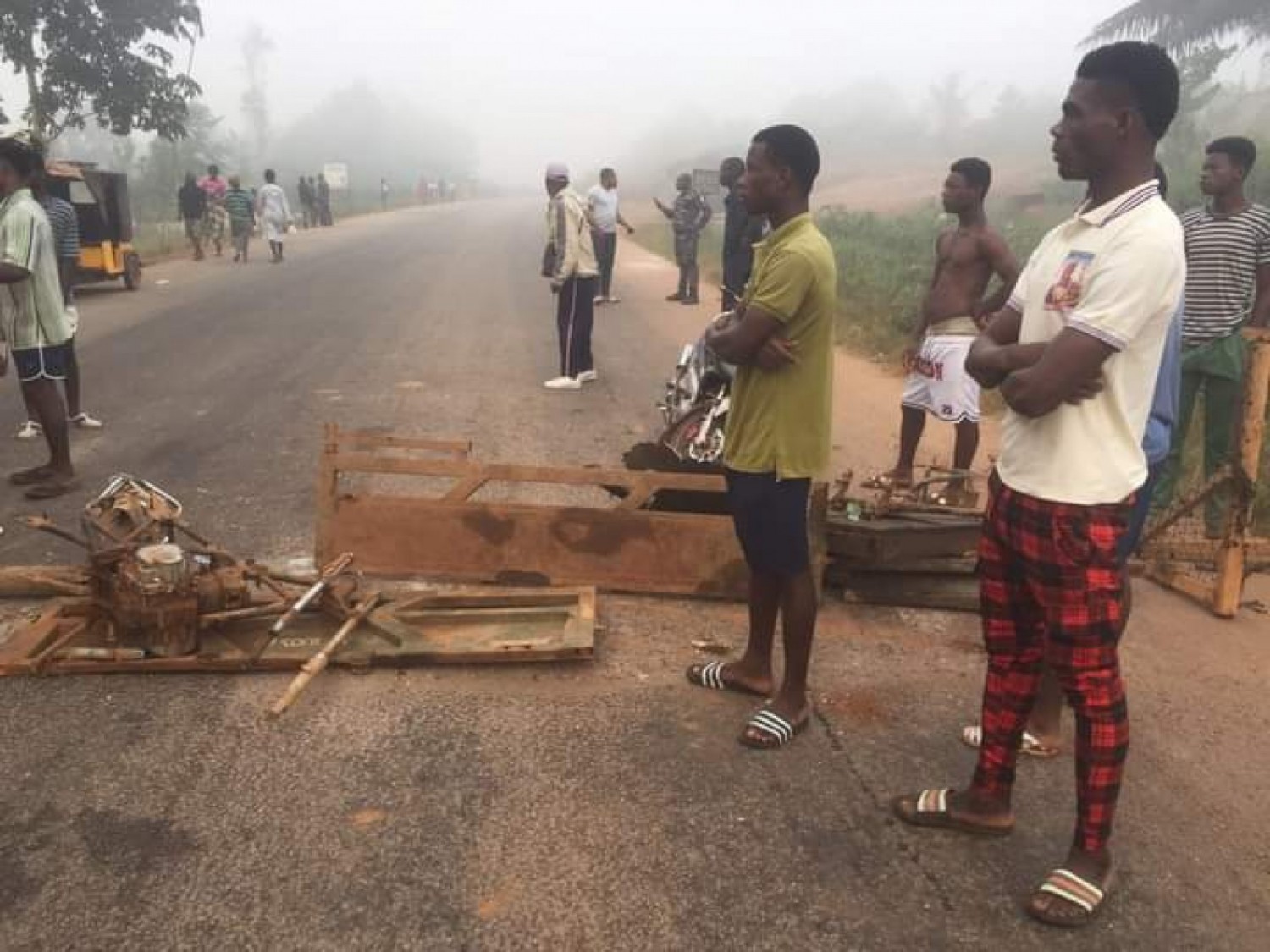 Côte d'Ivoire : Sikensi, face au coût excessif du transport, des jeunes manifestent et barrent les routes