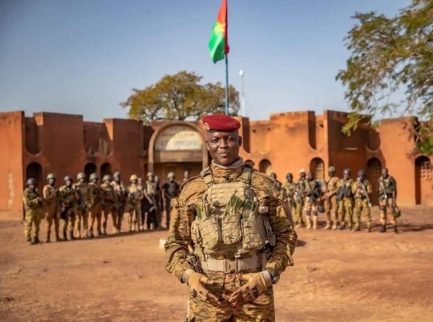 Burkina Faso : A Solenzo pour le nouvel an, le capitaine Traoré salue la bravoure des soldats