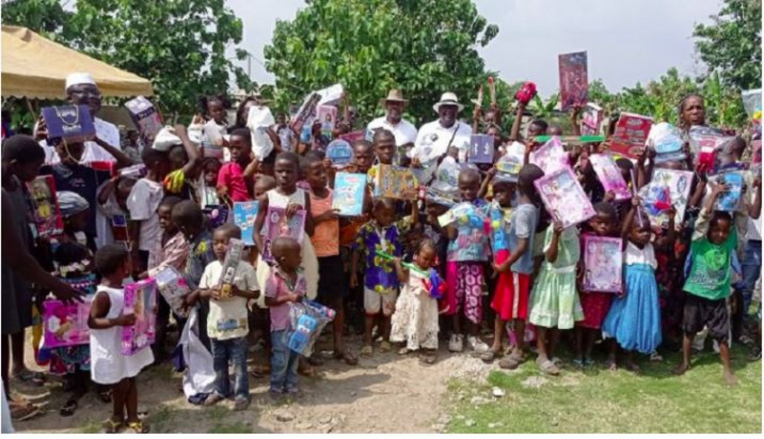 Côte d'Ivoire : Noël de rêve, le Pr Mamadou Samba gâte les enfants des villages de N'zianoua, Sinbrogo et Mbrimbo avec plusieurs cadeaux