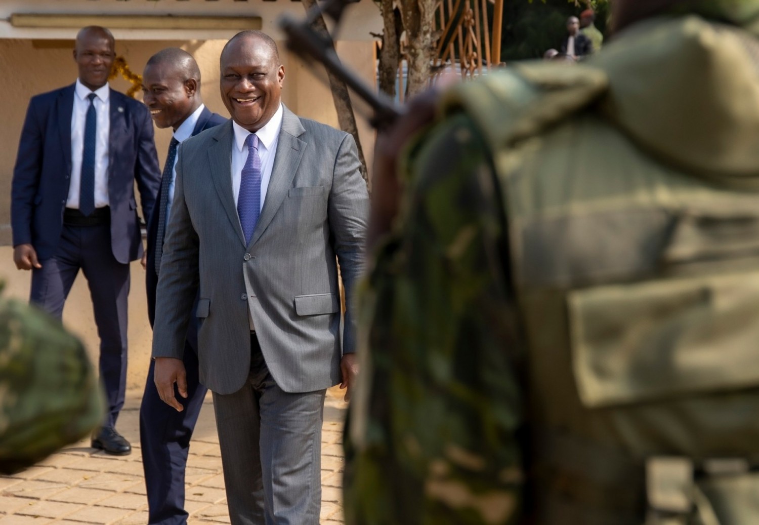 Côte d'Ivoire : Après une visite aux 49 soldats à Assinie, Téné Birahima : « Je suis heureux de les voir en pleine forme »