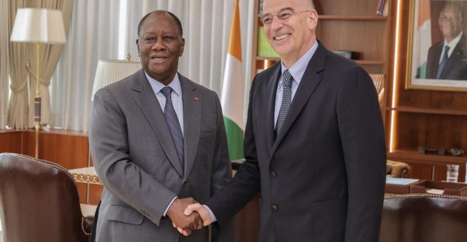 Côte d'Ivoire : Le chef de la Diplomatie grecque apporte une invitation de visite officielle en Grèce à Alassane Ouattara