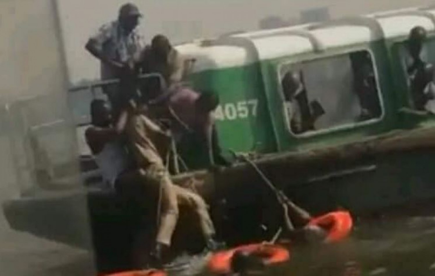 Côte d'Ivoire : Gare lagunaire du Plateau, un élève tente de se suicider en se jetant d'un bateau bus