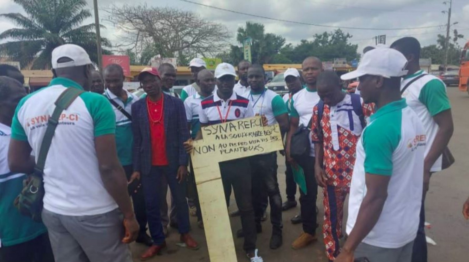 Côte d'Ivoire : Marches éclatées dans plusieurs régions, des planteurs adressent une motion à Alassane Ouattara