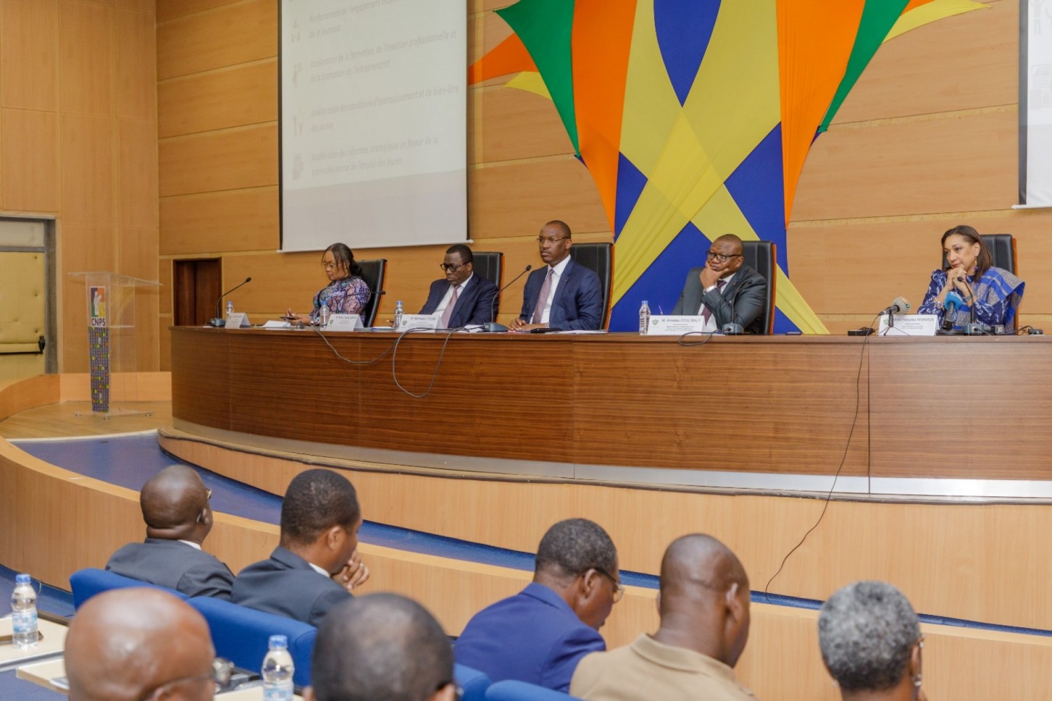 Côte d'Ivoire :  2023 année de la jeunesse, le Gouvernement initie des consultations avec les jeunes pour recueillir leurs avis et critiques afin d'enrichir le document de base en cours d'élaboration