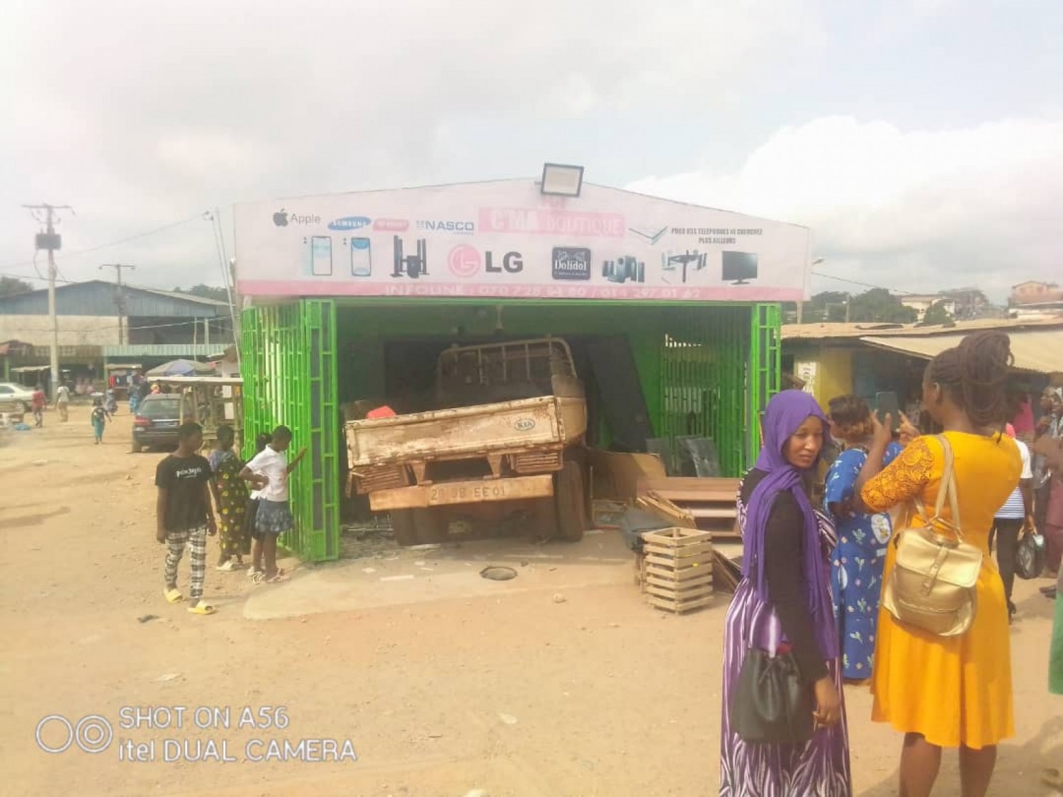 Côte d'Ivoire : Agboville, un camion déchaîné fait irruption dans un magasin et casse tout