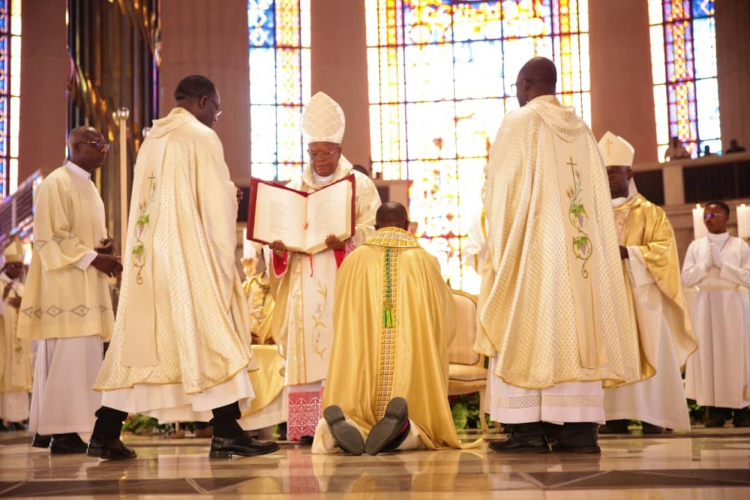 Côte d'Ivoire : Le nouvel Evêque du Diocèse de Yamoussoukro ordonné par le cardinal Fridolin Ambongo, archevêque de Kinshasa