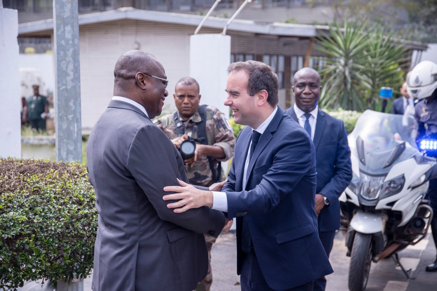 Côte d'Ivoire : Recevant Lecornu, Téné Birahima soutient que Paris et Abidjan sont engagés dans la co-construction d'une coopération militaire moderne